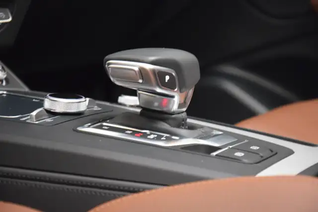 Audi Q5 view 4