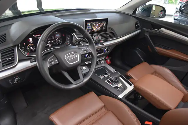 Audi Q5 view 2