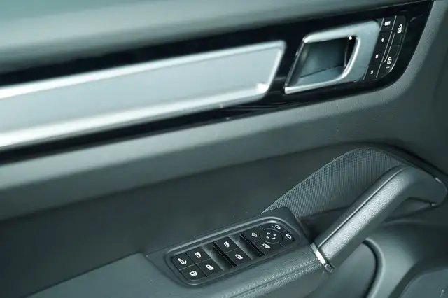 Porsche Cayenne E-Hybrid Platinum Edition Ansicht 17