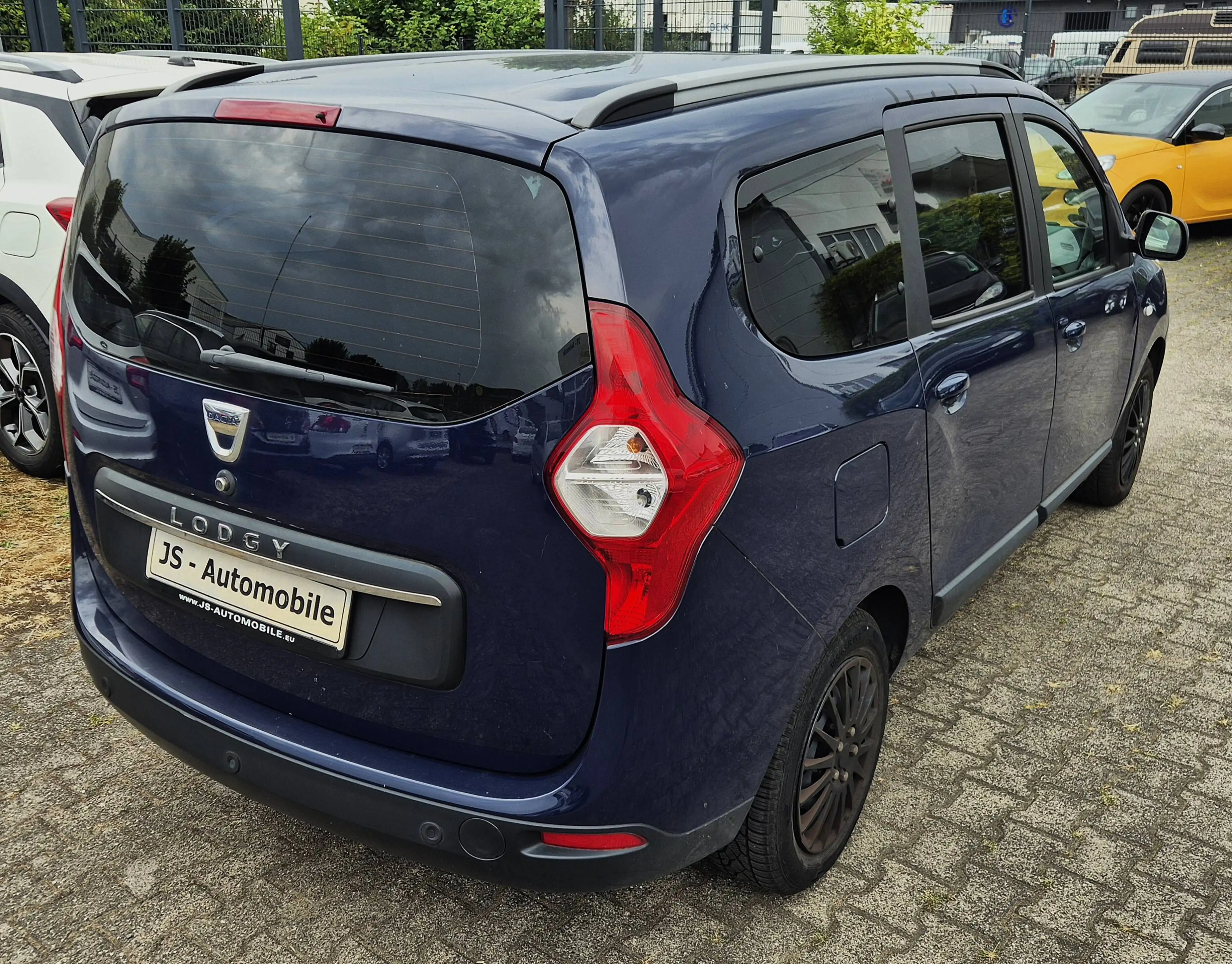 Dacia Lodgy LAUREATE 1,6i 7SITZER KLIMA NAVI RÜCKFAHRKAMERA PDC SHZ ALLWETTER 2HD — photo 4