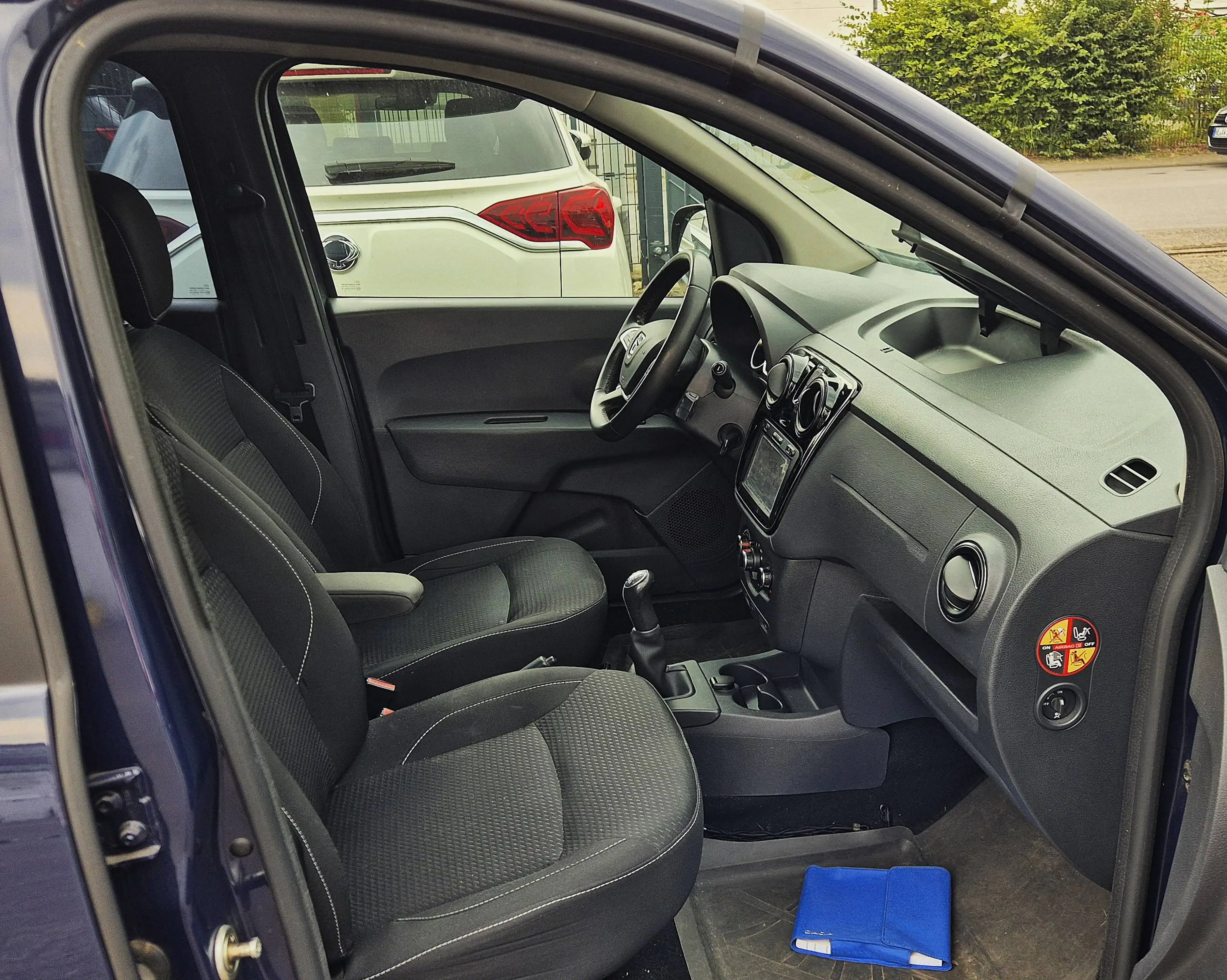 Dacia Lodgy LAUREATE 1,6i 7SITZER KLIMA NAVI RÜCKFAHRKAMERA PDC SHZ ALLWETTER 2HD — photo 10