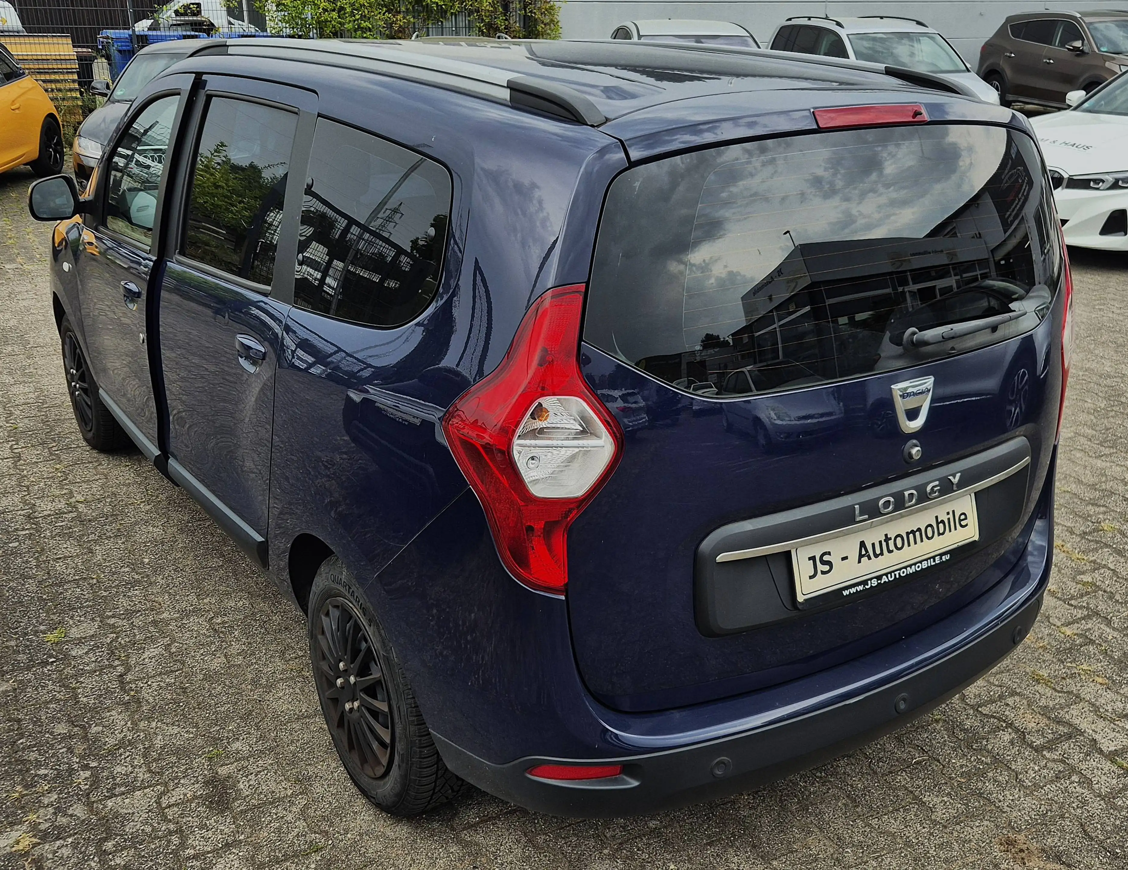 Dacia Lodgy LAUREATE 1,6i 7SITZER KLIMA NAVI RÜCKFAHRKAMERA PDC SHZ ALLWETTER 2HD — photo 5