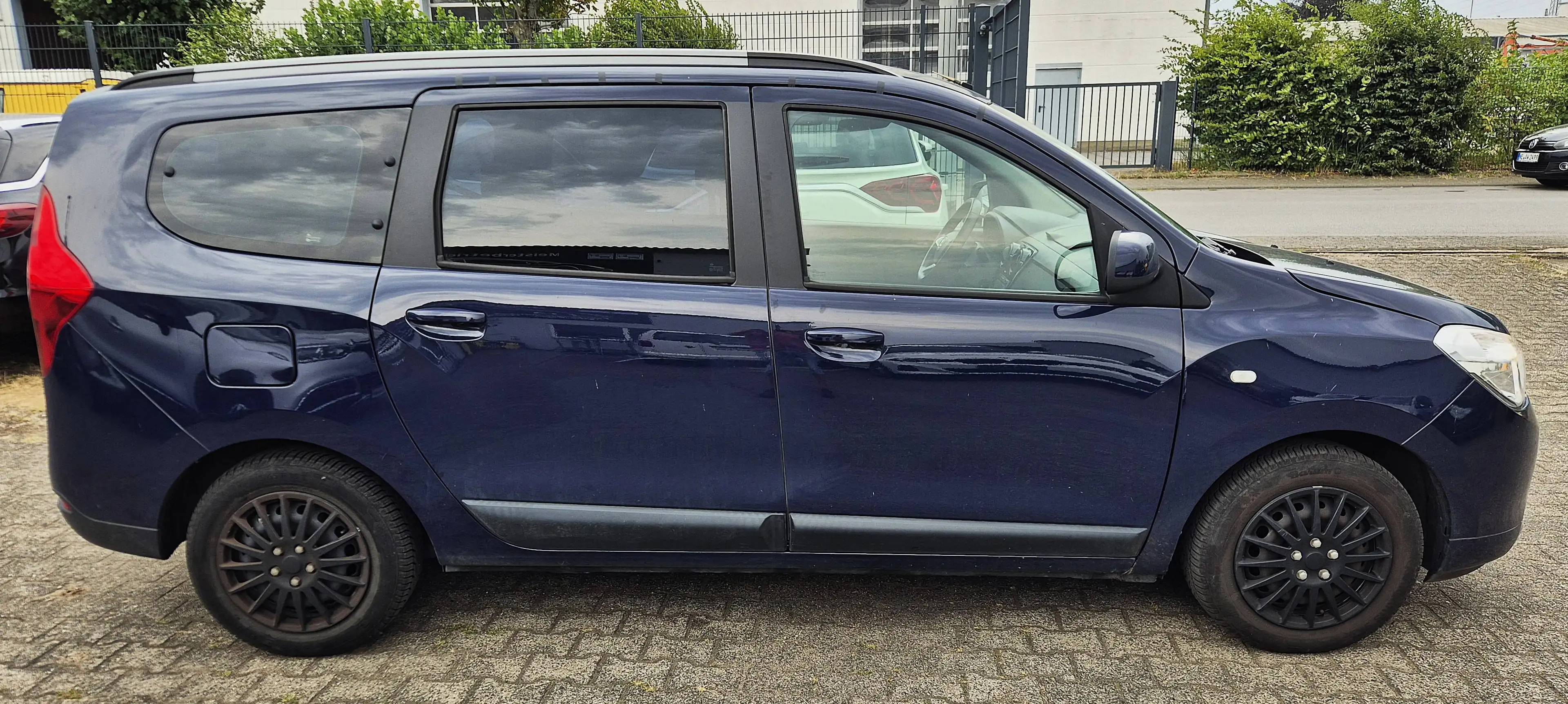 Dacia Lodgy LAUREATE 1,6i 7SITZER KLIMA NAVI RÜCKFAHRKAMERA PDC SHZ ALLWETTER 2HD — photo 3