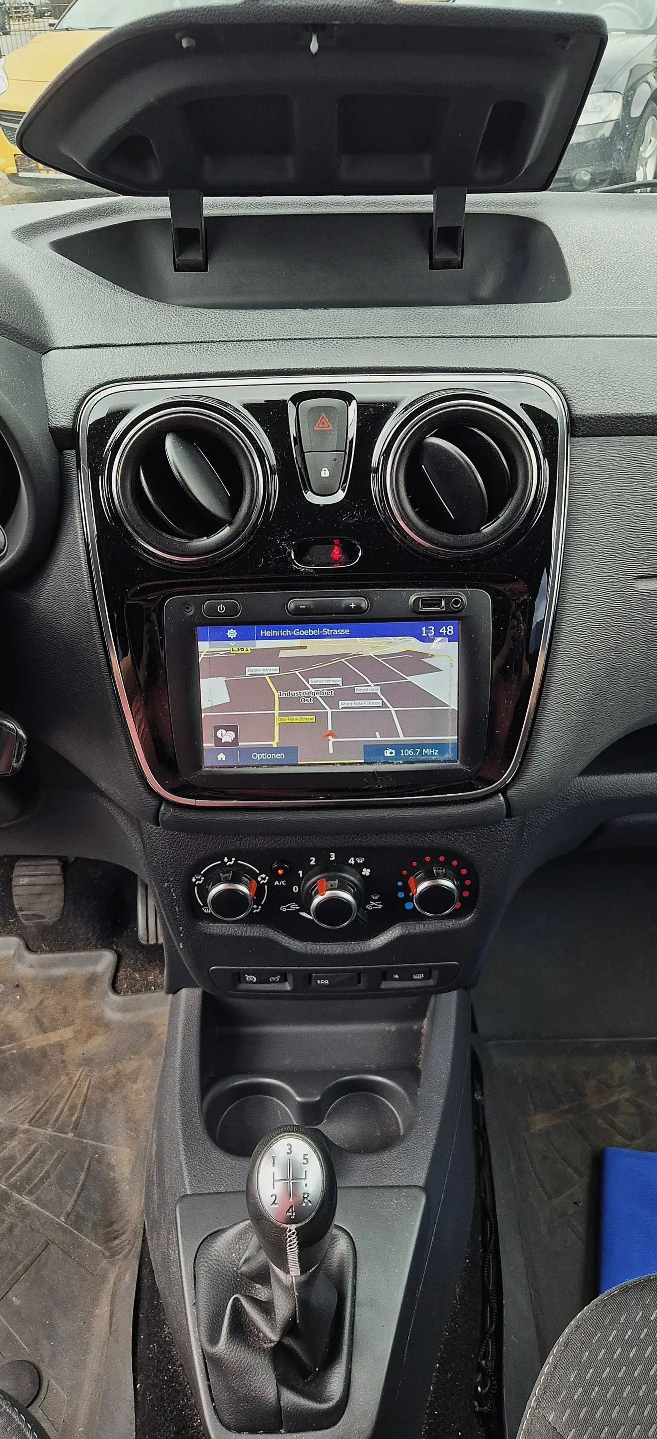 Dacia Lodgy LAUREATE 1,6i 7SITZER KLIMA NAVI RÜCKFAHRKAMERA PDC SHZ ALLWETTER 2HD — photo 9
