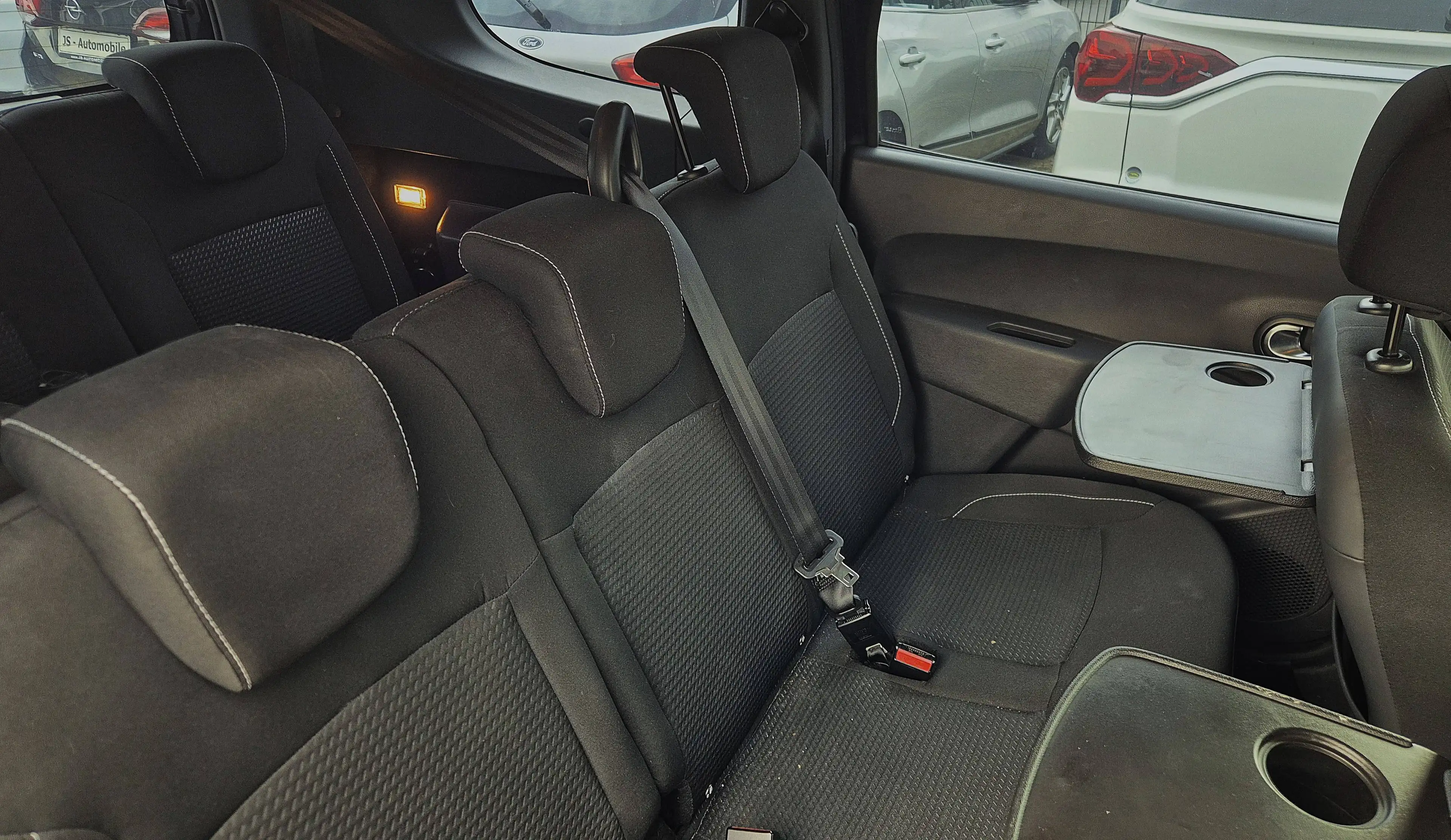 Dacia Lodgy LAUREATE 1,6i 7SITZER KLIMA NAVI RÜCKFAHRKAMERA PDC SHZ ALLWETTER 2HD — photo 11