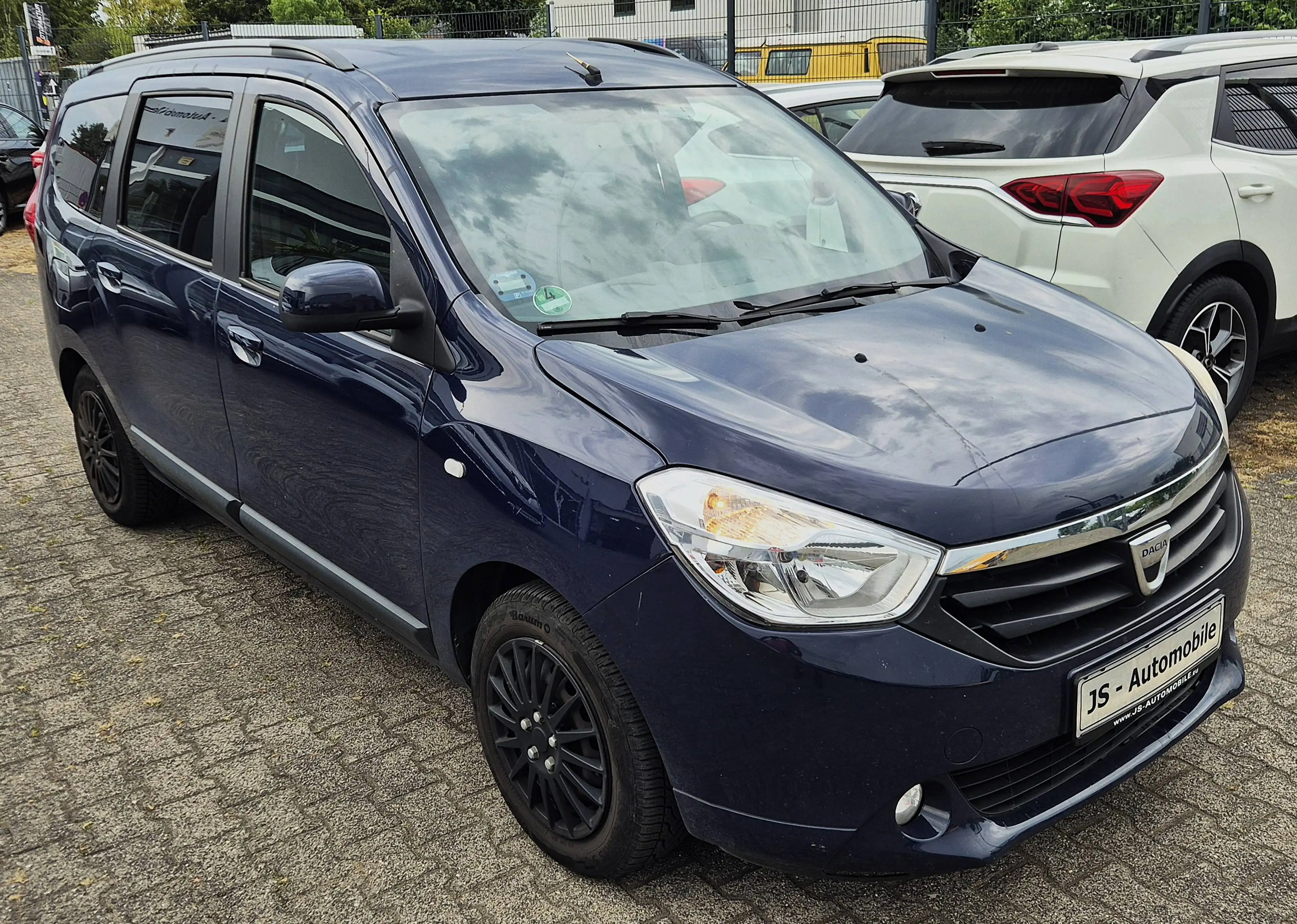 Dacia Lodgy LAUREATE 1,6i 7SITZER KLIMA NAVI RÜCKFAHRKAMERA PDC SHZ ALLWETTER 2HD — photo 2