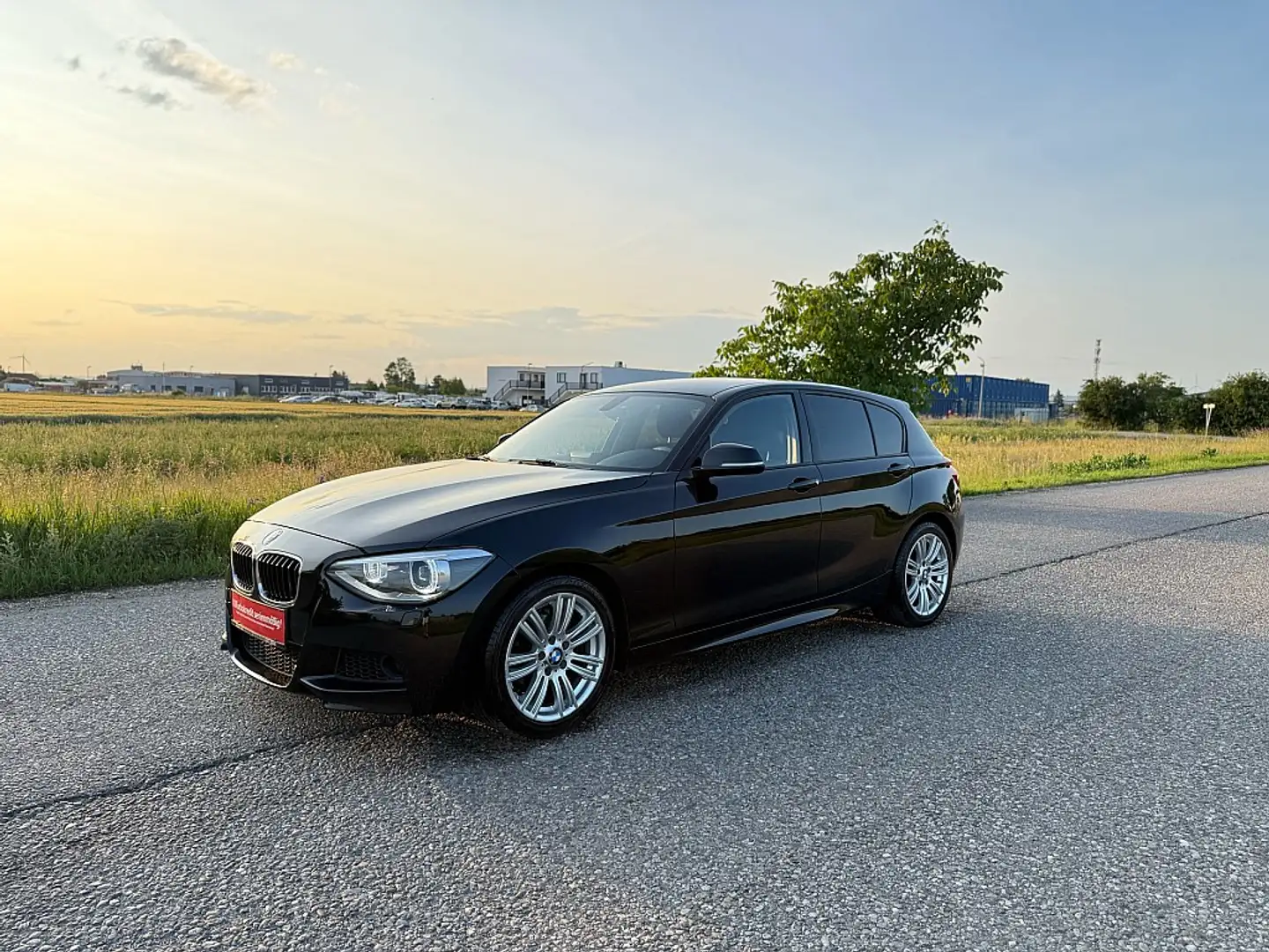 BMW 116 d M-Paket ab Werk Schwarz - 2