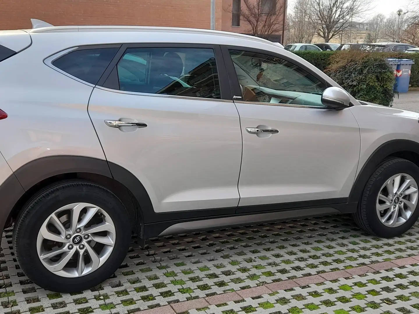 Hyundai TUCSON 1.7 crdi Xpossible 2wd 115cv Argento - 1