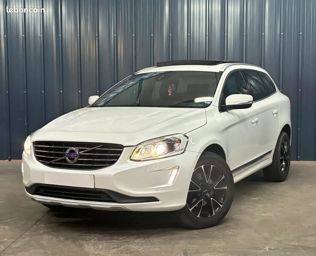Volvo XC60 D4 2.0 190ch Garantie 1 an Toit ouvrant Caméra de recul Sellerie Cuir Sièges électriques Blanc - 2