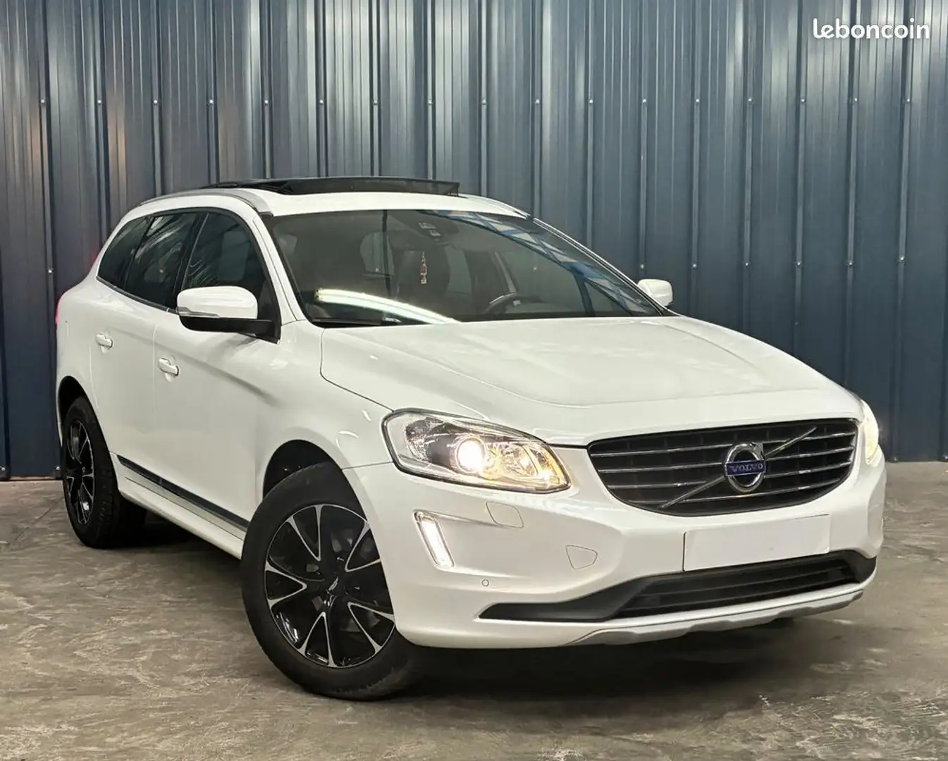 Volvo XC60 D4 2.0 190ch Garantie 1 an Toit ouvrant Caméra de recul Sellerie Cuir Sièges électriques Blanc - 1