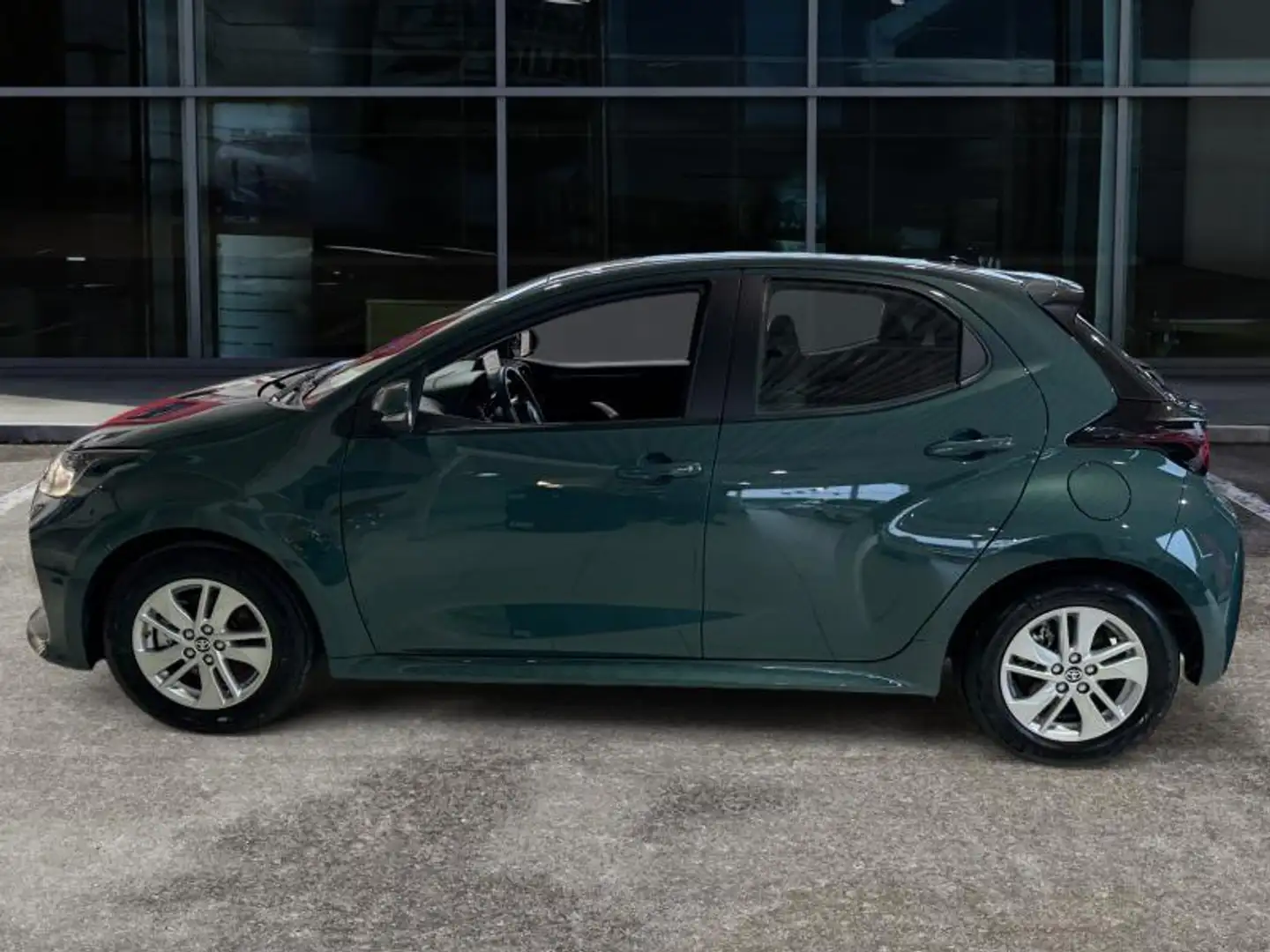 Toyota Yaris Dynamic Verde - 2