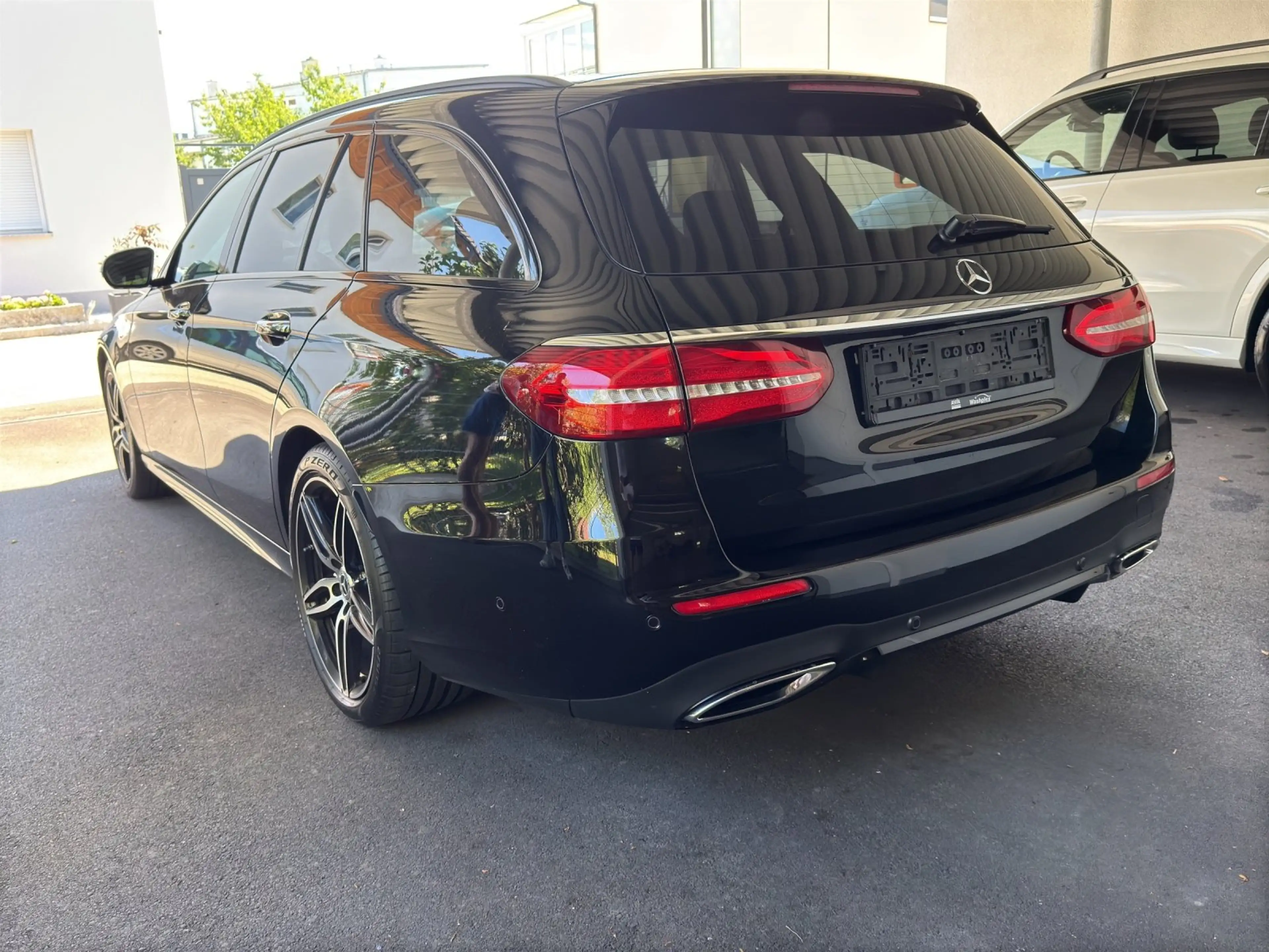Mercedes-Benz E 400 E 400 d 4Matic Kombi AMG Paket — photo 14