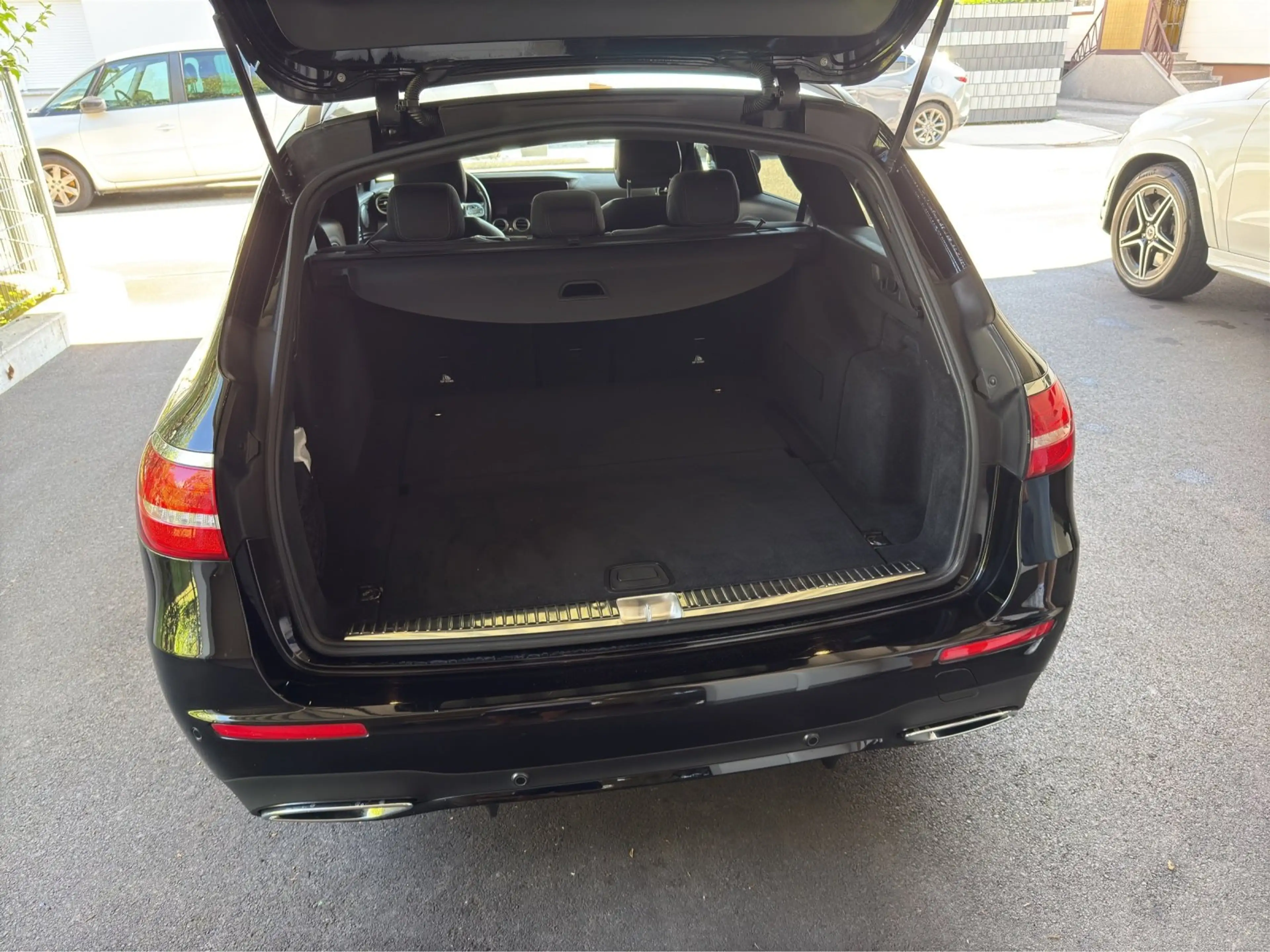 Mercedes-Benz E 400 E 400 d 4Matic Kombi AMG Paket — photo 7