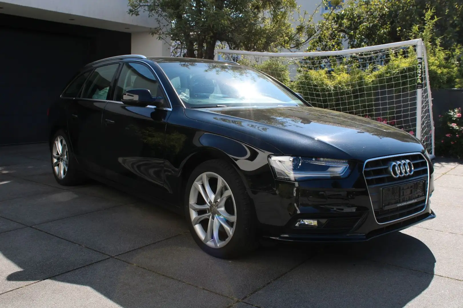 Audi A4 Avant **XENON/NAVI/SHZ** Noir - 2