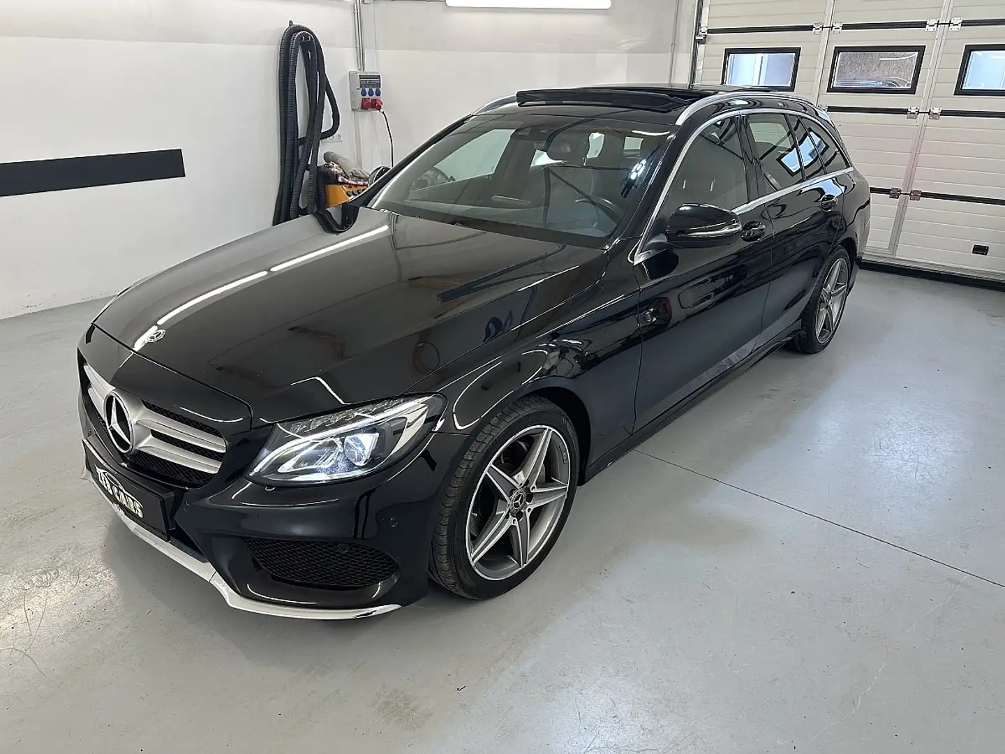 Mercedes-Benz C 220 d T AMG Line Aut. Pano, Leder Zwart - 1
