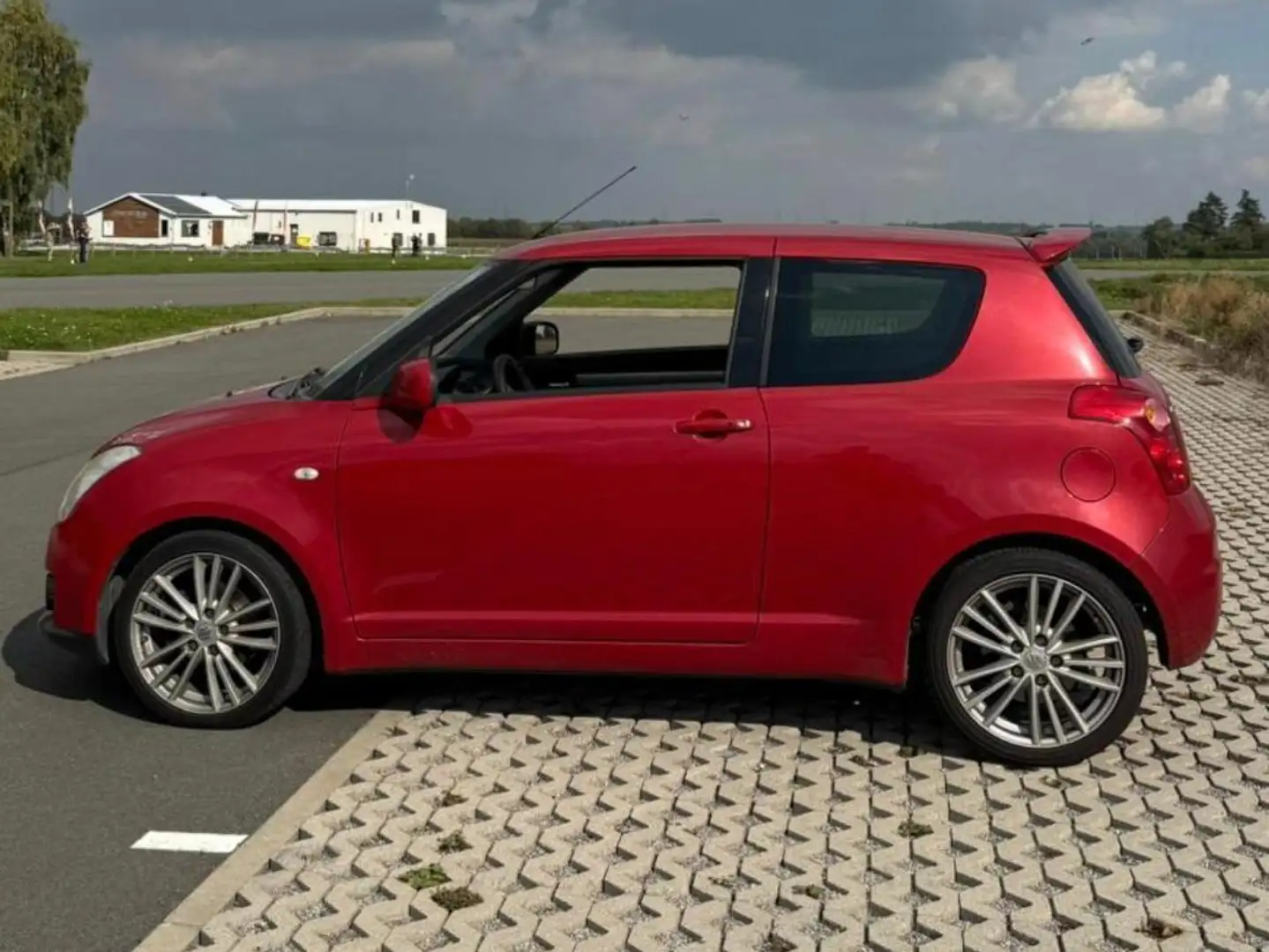Suzuki Swift Swift 1.6 Sport Rallye N' Style Rood - 1
