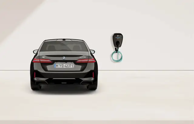 BMW i5 view 6
