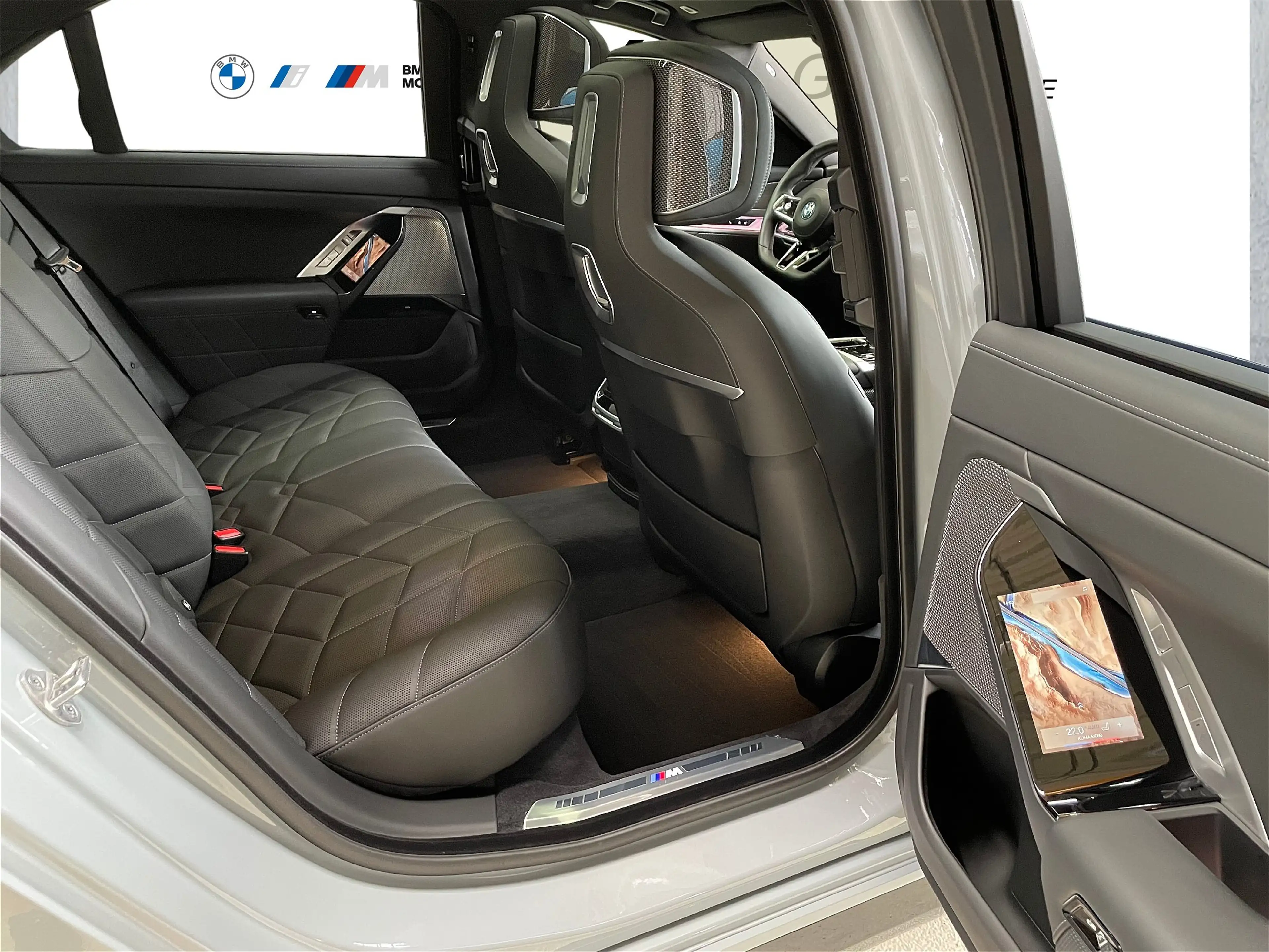 BMW i7 xDrive60 Limousine — photo 12