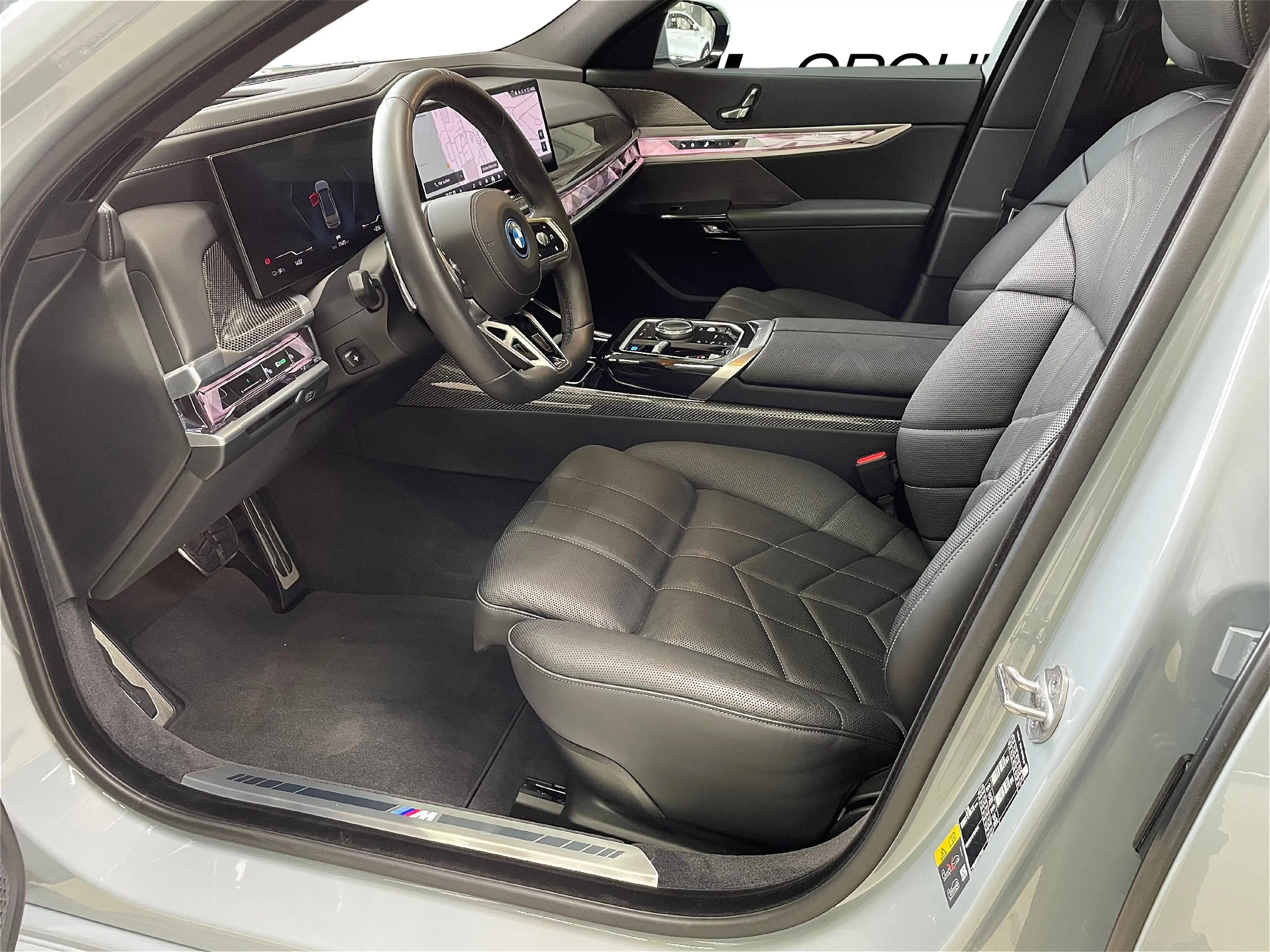 BMW i7 xDrive60 Limousine — photo 10