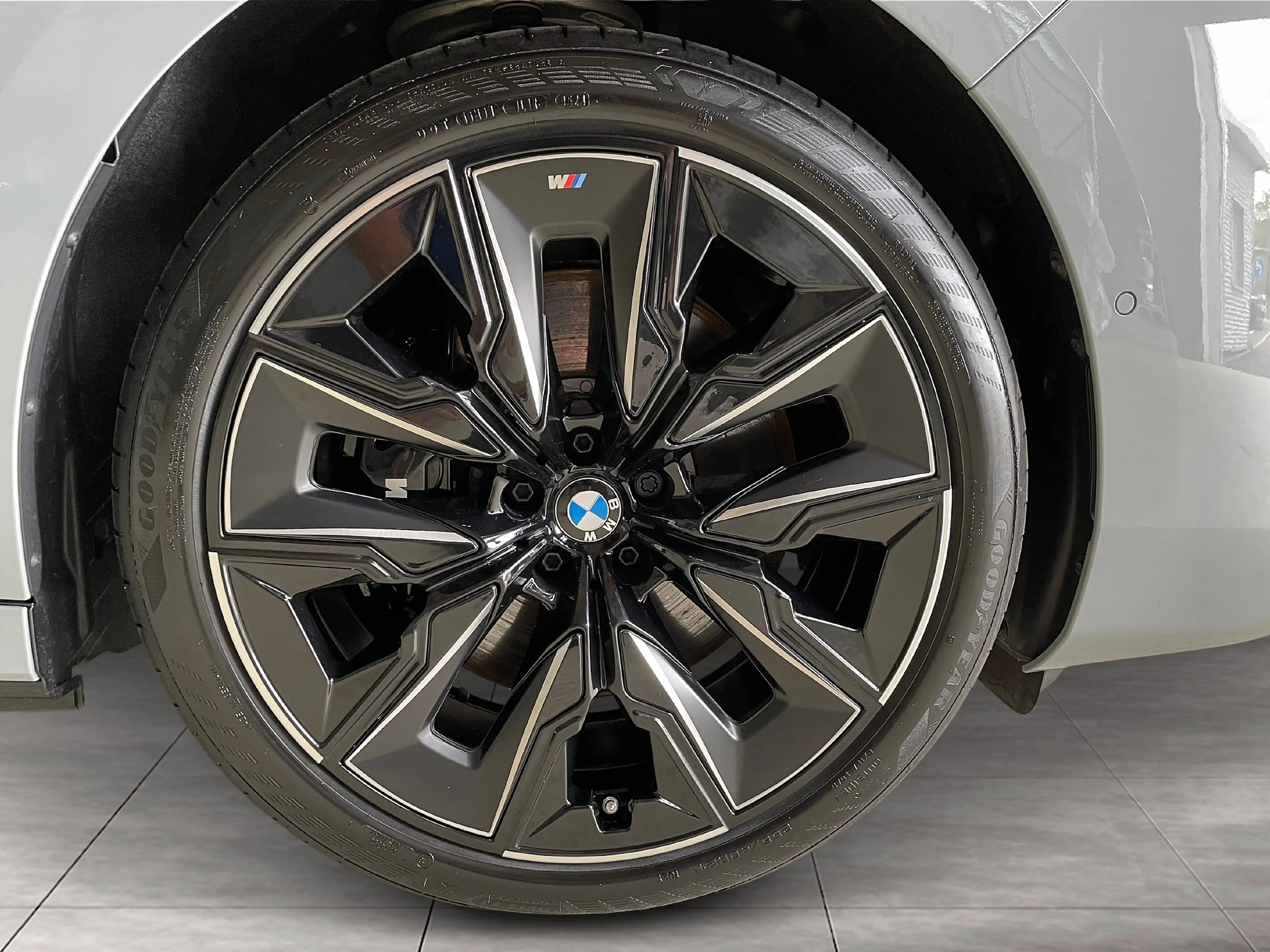BMW i7 xDrive60 Limousine — photo 13