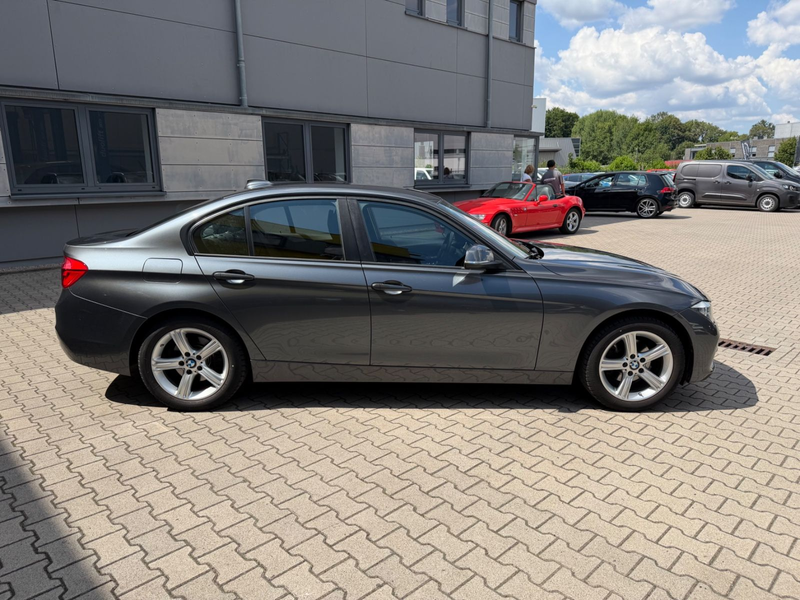 BMW 318 i Advantage/AUTOMATIK/KAMERA/SHZ/KLIMAA* — photo 8