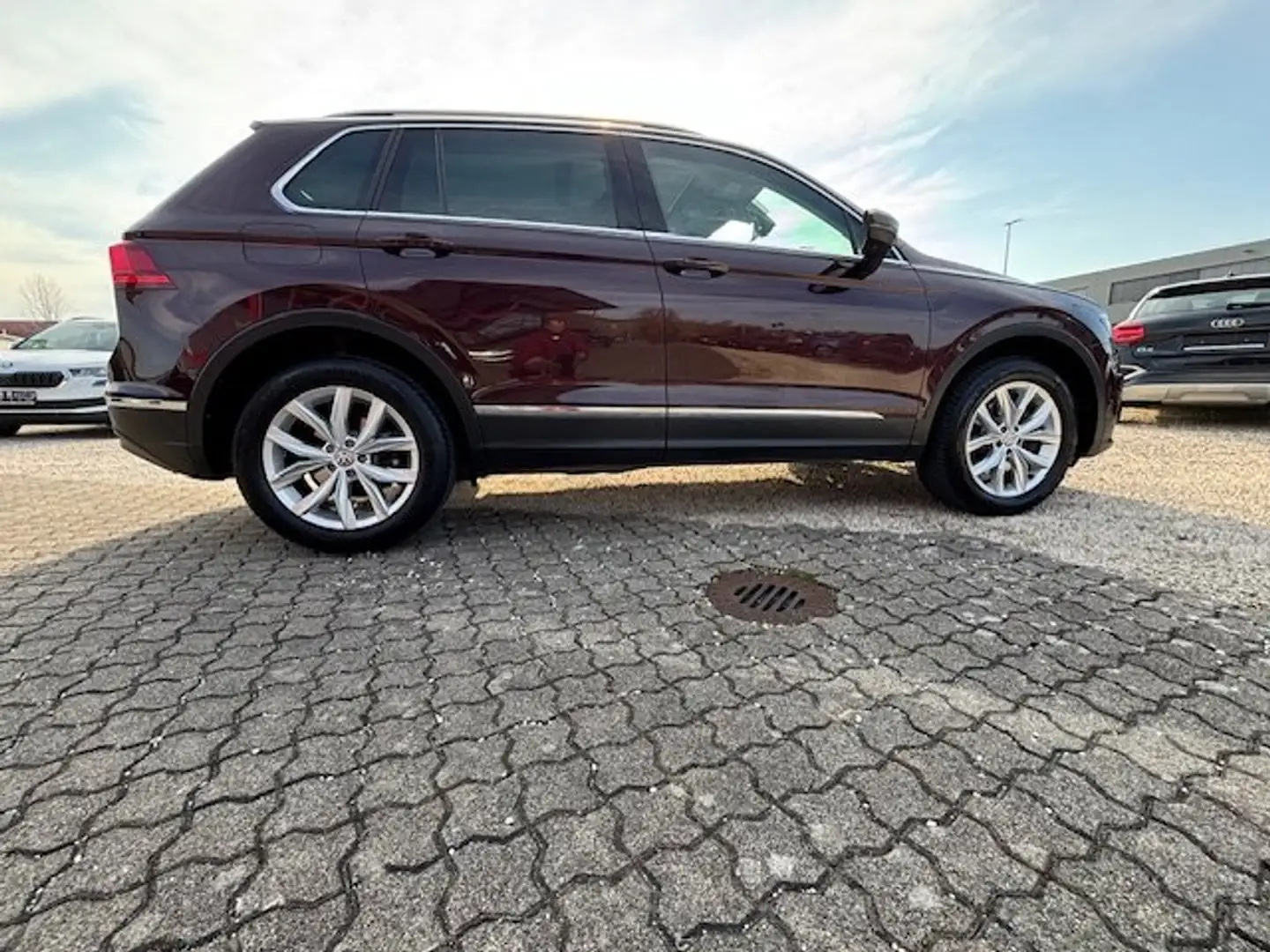 Volkswagen Tiguan Highline BMT/Start-Stopp 4Motion Rot - 1