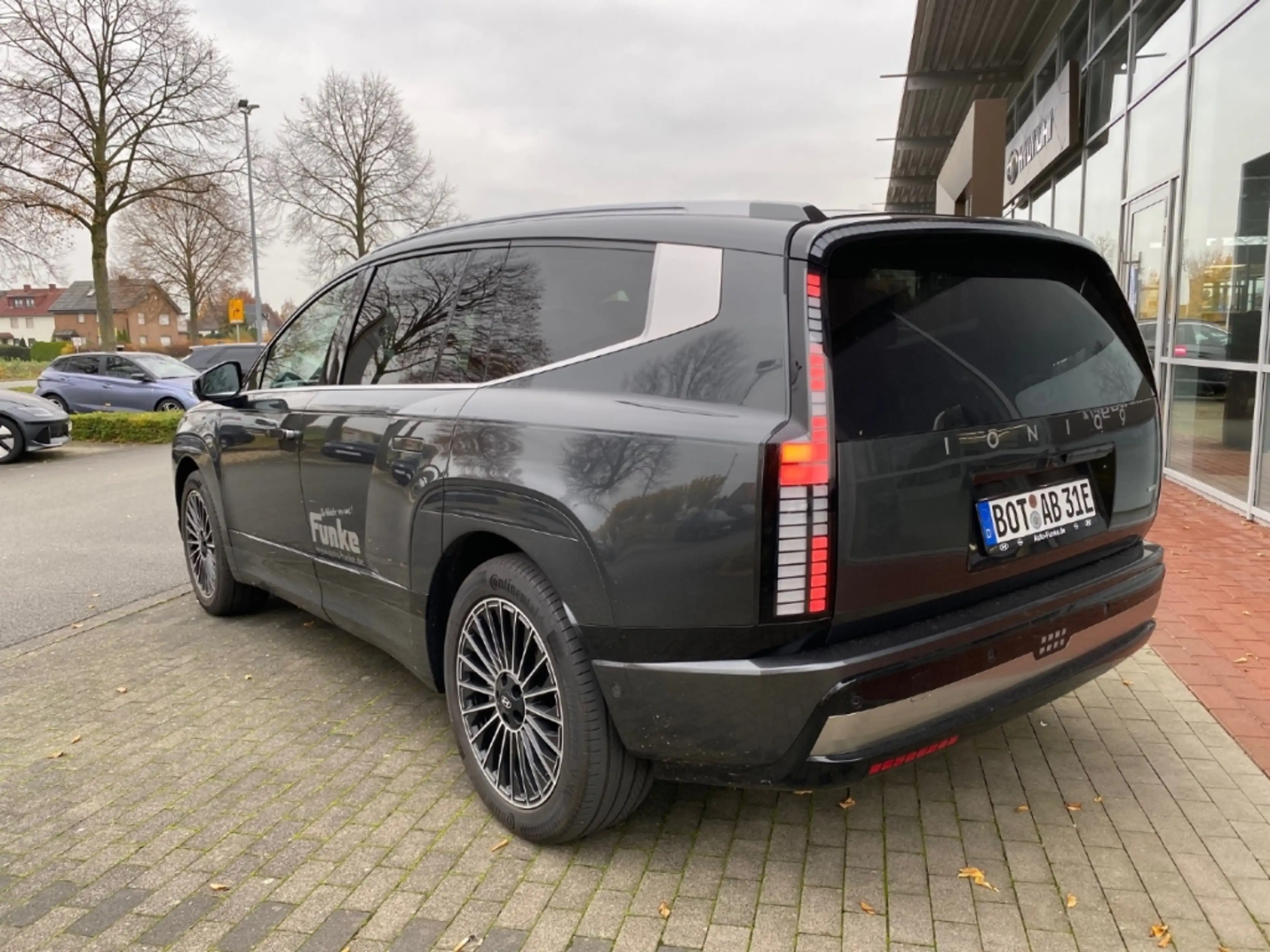 Hyundai IONIQ 9 226 kW 4WD 6 Sitzer SwivelPaket Uniq 110kWh HUD Ni — photo 6