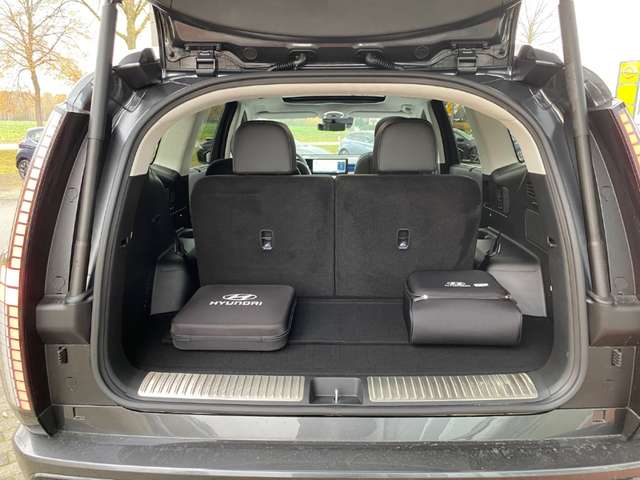 Hyundai IONIQ 9 226 kW 4WD 6 Sitzer SwivelPaket Uniq 110kWh HUD Ni