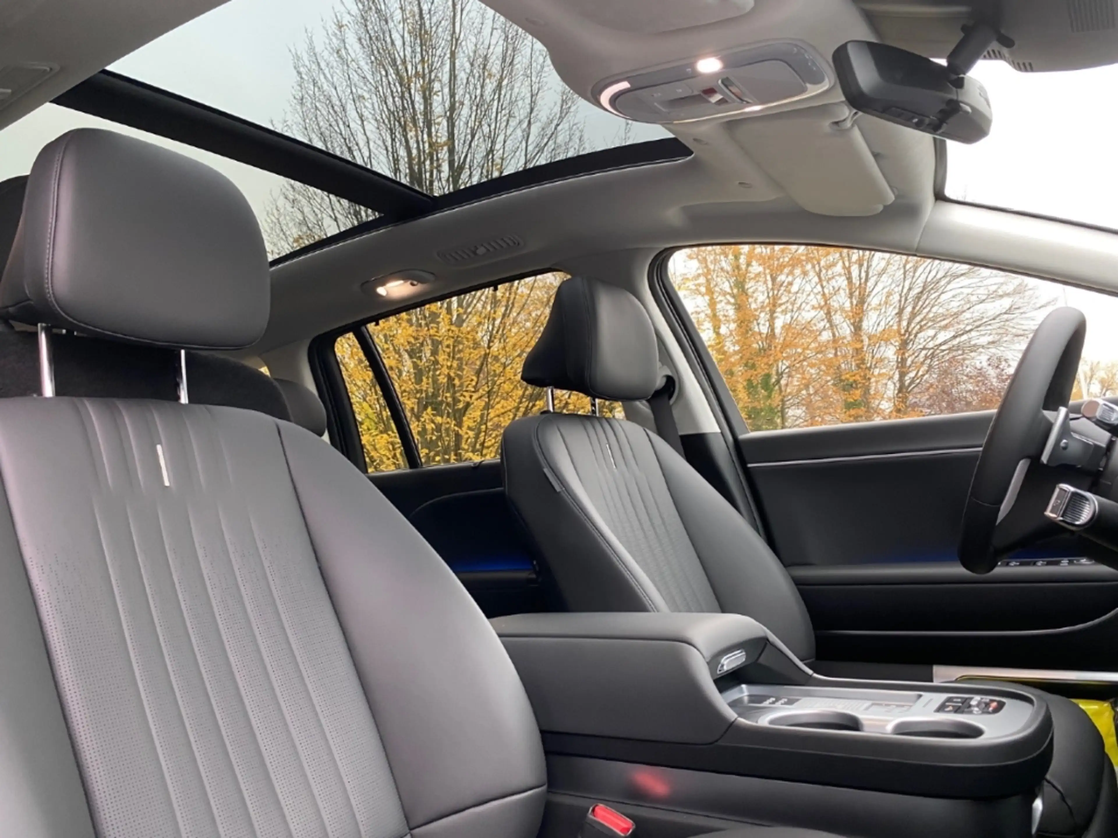Hyundai IONIQ 9 226 kW 4WD 6 Sitzer SwivelPaket Uniq 110kWh HUD Ni — photo 10