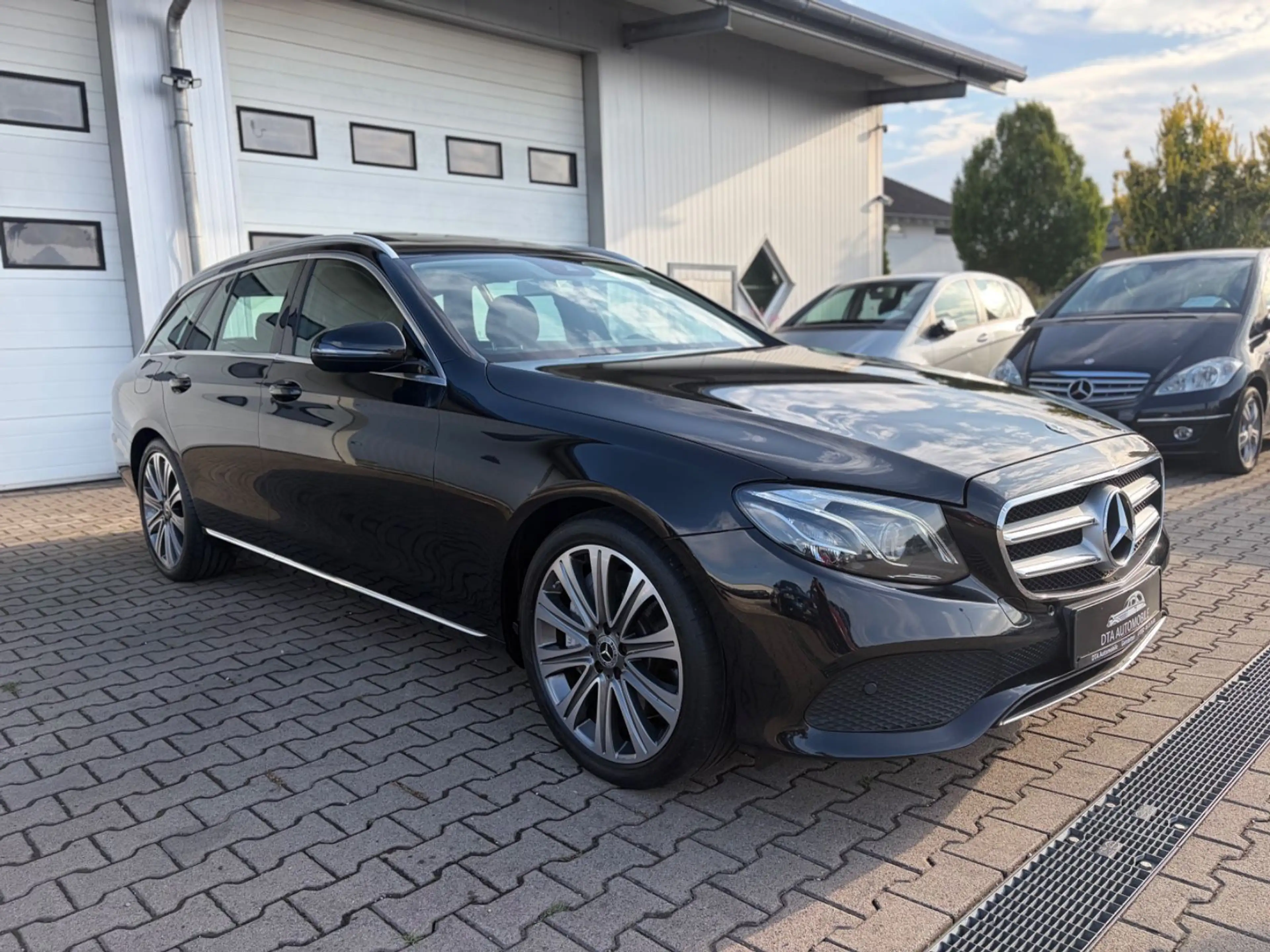 Mercedes-Benz E 350 d 4Matic Avantgarde 9G *ACC*TotW*SHD*RFK* — photo 4