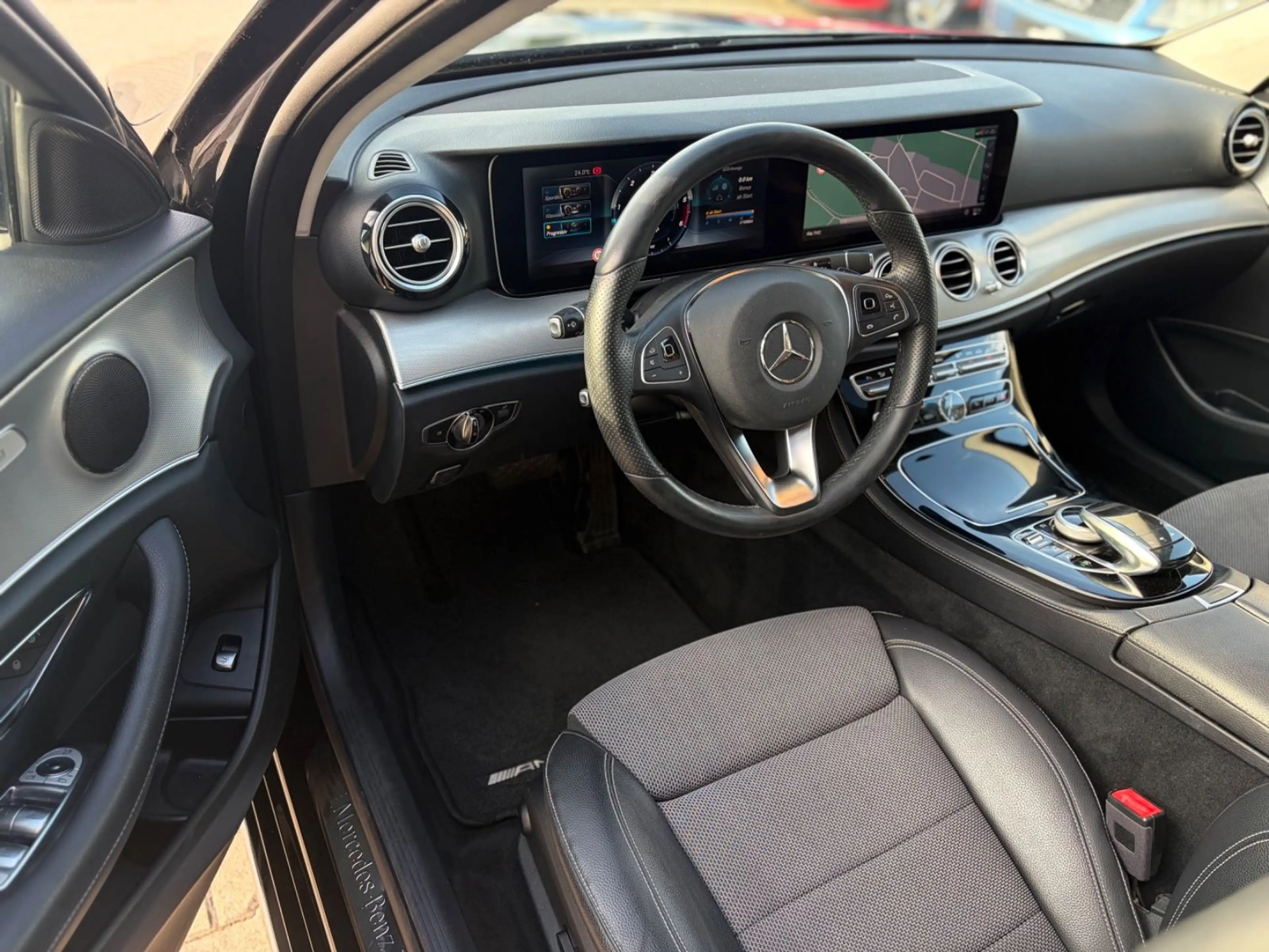 Mercedes-Benz E 350 d 4Matic Avantgarde 9G *ACC*TotW*SHD*RFK* — photo 14