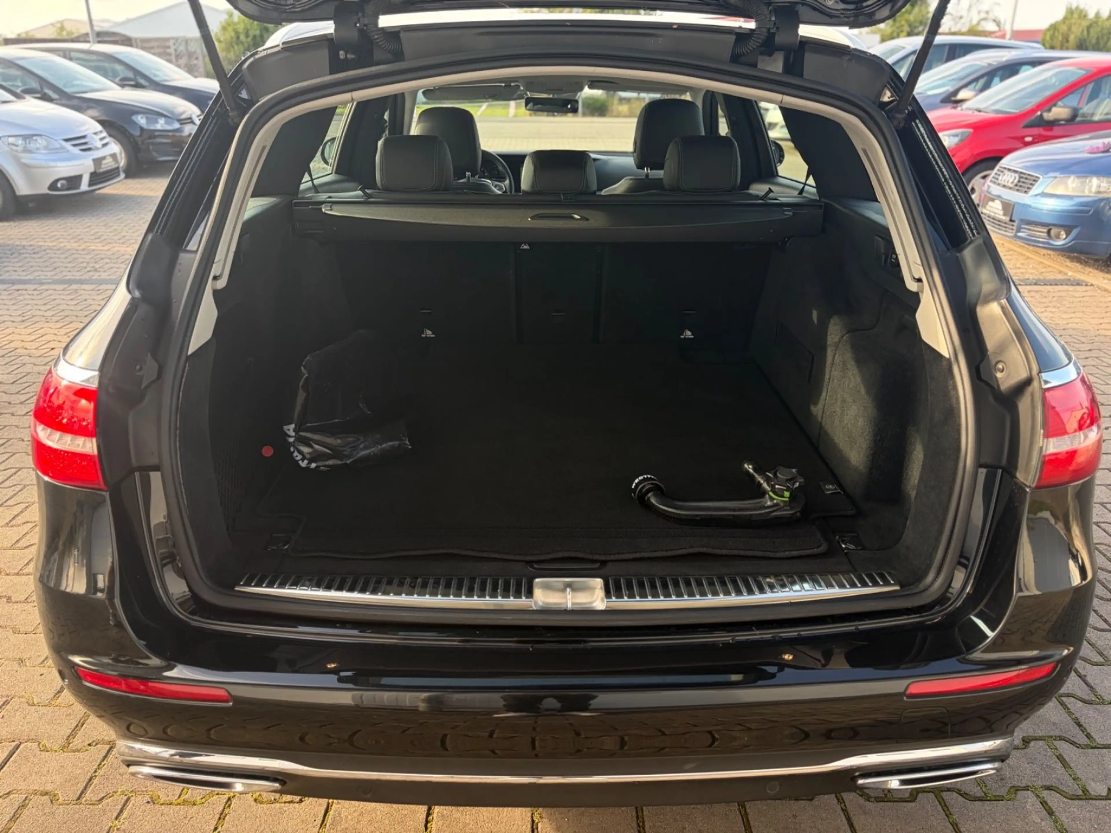 Mercedes-Benz E 350 d 4Matic Avantgarde 9G *ACC*TotW*SHD*RFK* — photo 11