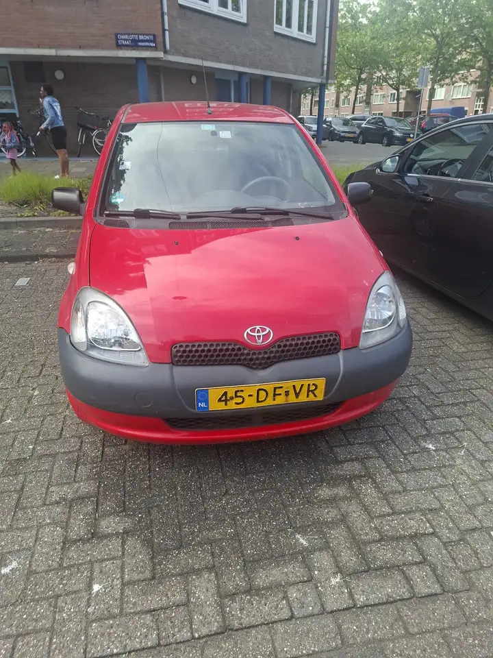 Toyota Yaris 1.0i Linea Sol A, foto 1