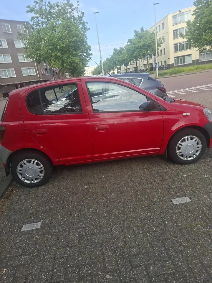 Toyota Yaris 1.0i Linea Sol A, foto 2