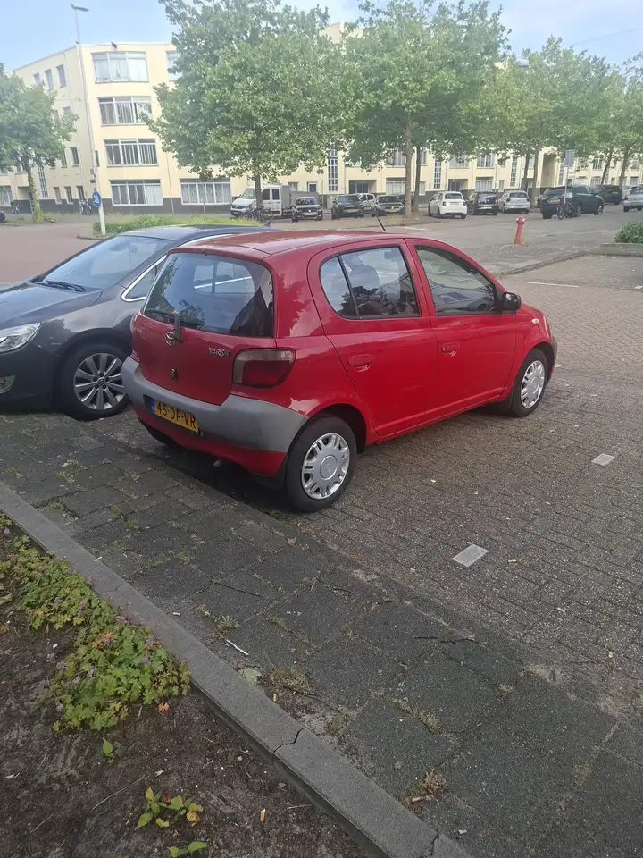 Toyota Yaris 1.0i Linea Sol A, foto 10