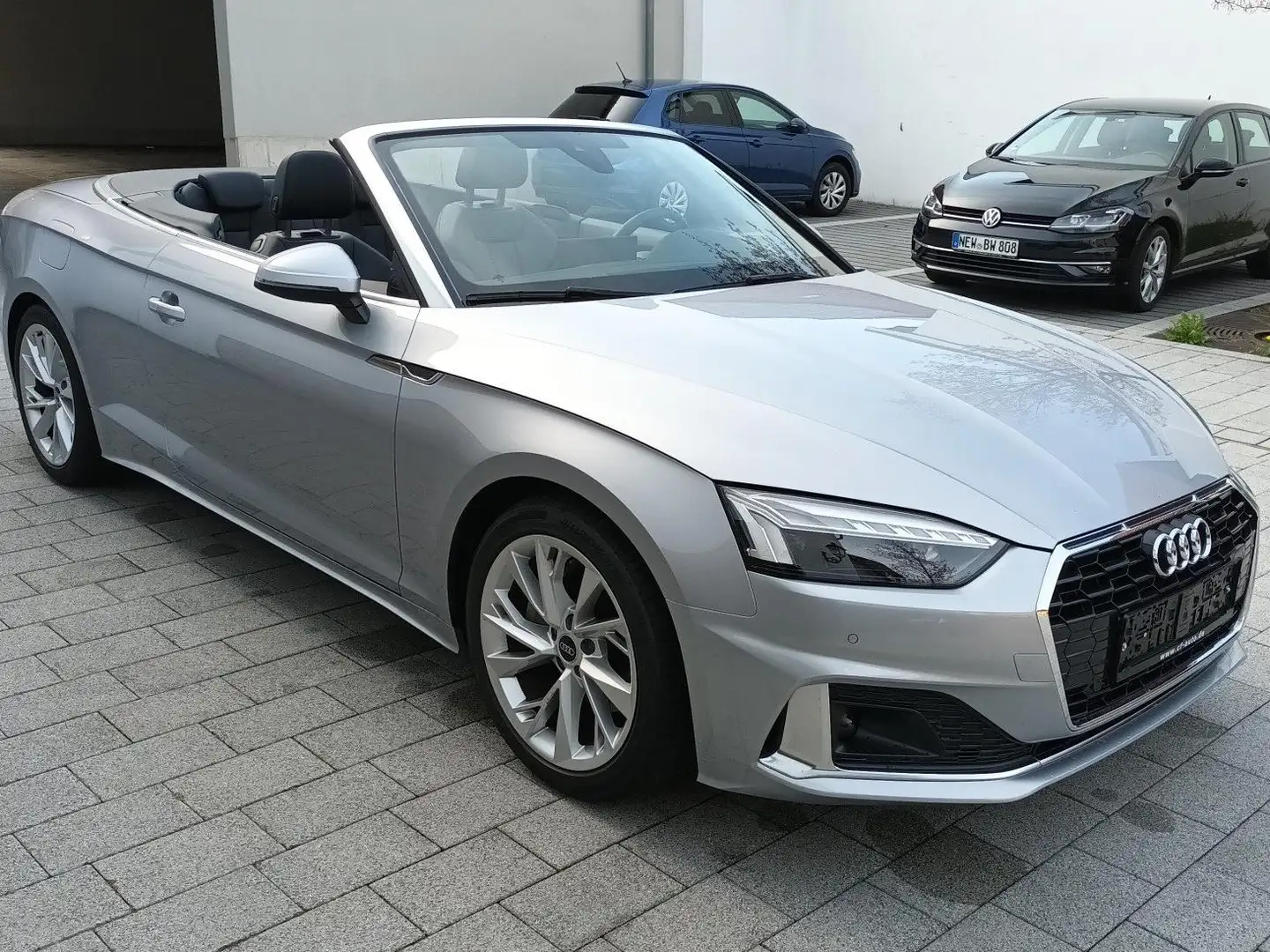 Audi A5 40 TFSI Cabrio adv Kopfraum Navi Matrix Virt Leder Silber - 2