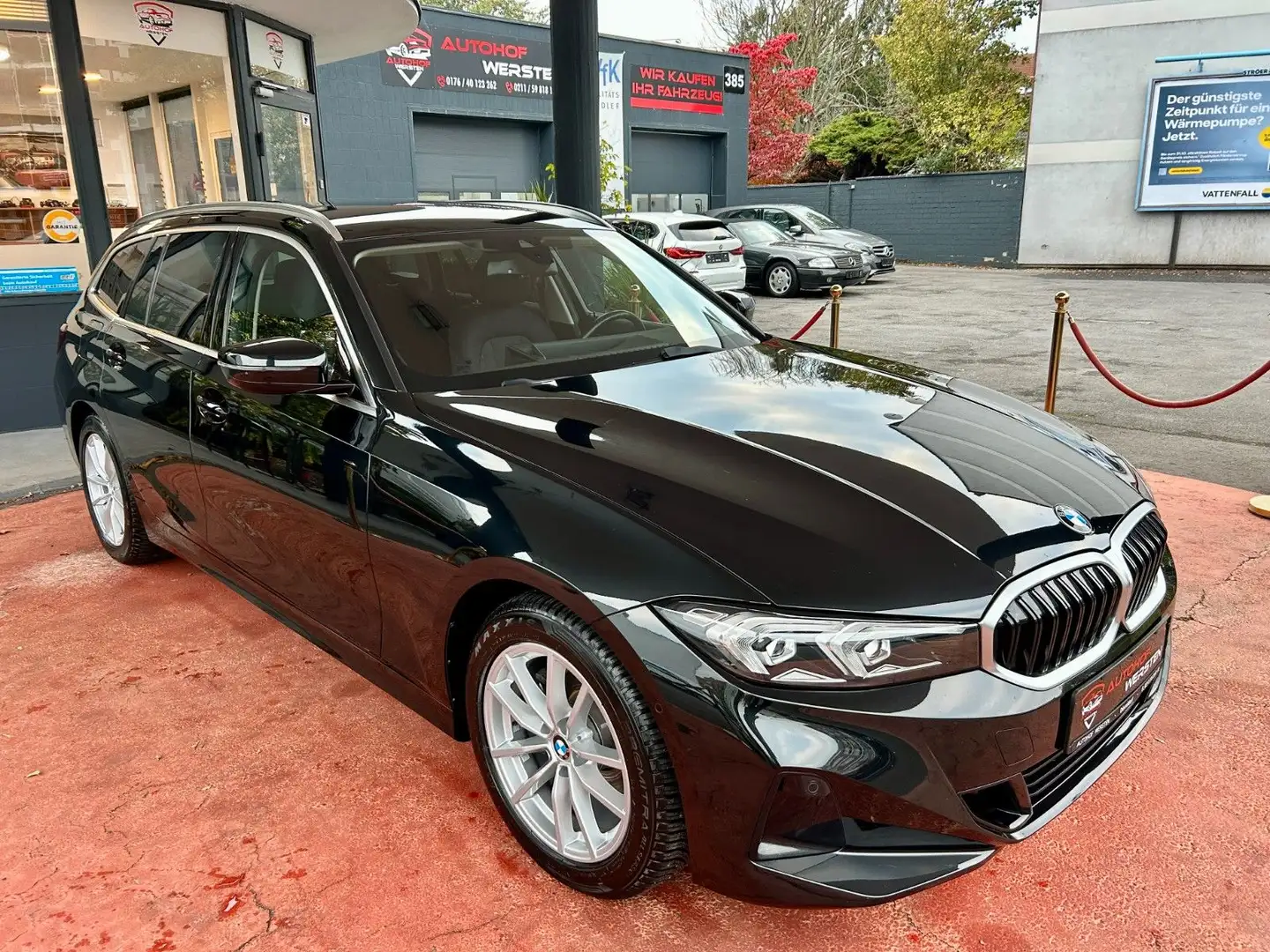 BMW 318 d Touring Connected Professional Automatik Schwarz - 1