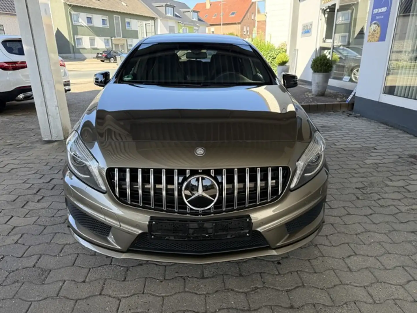 Mercedes-Benz A 200 7G  AMG-Line Panorama  BI-Xenon 18 Zoll - 2