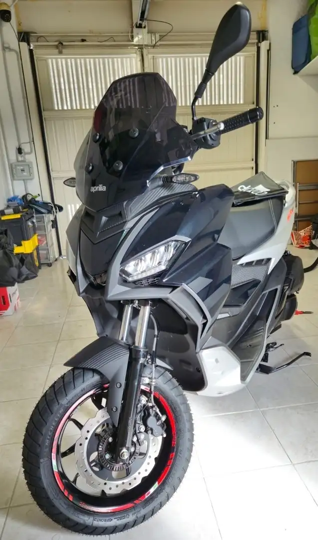 Aprilia SR GT 200 Nero - 1