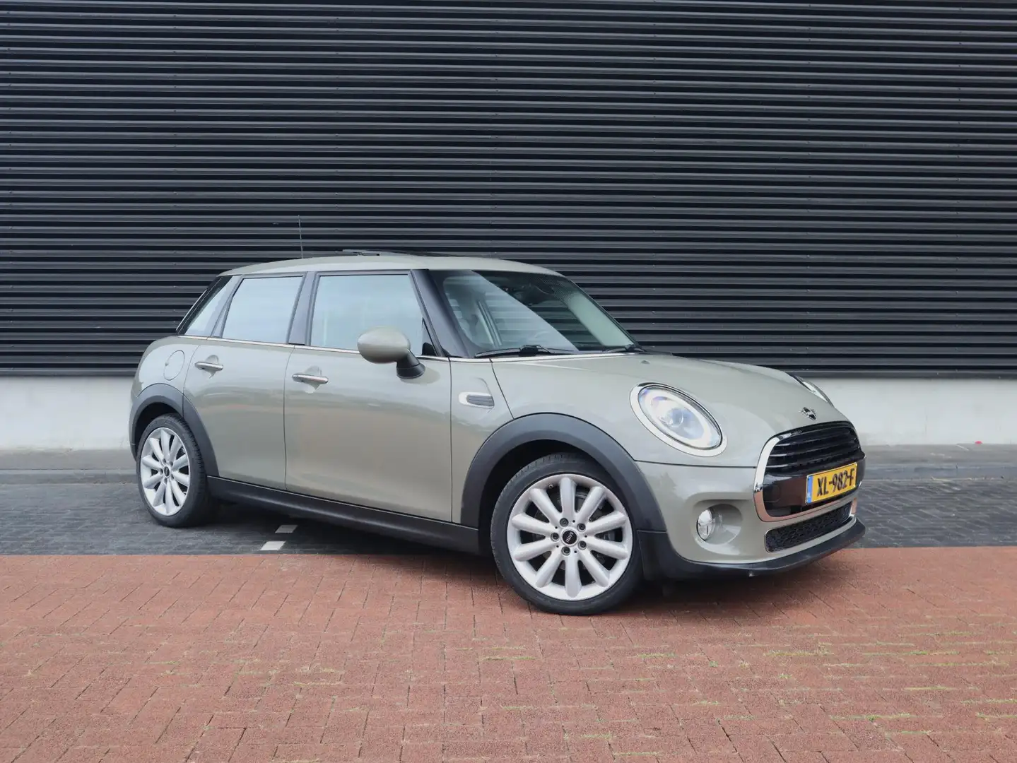 MINI Cooper Mini 1.5 | 1ste eigenaar | Airco | Cruise | Navi F Grijs - 2
