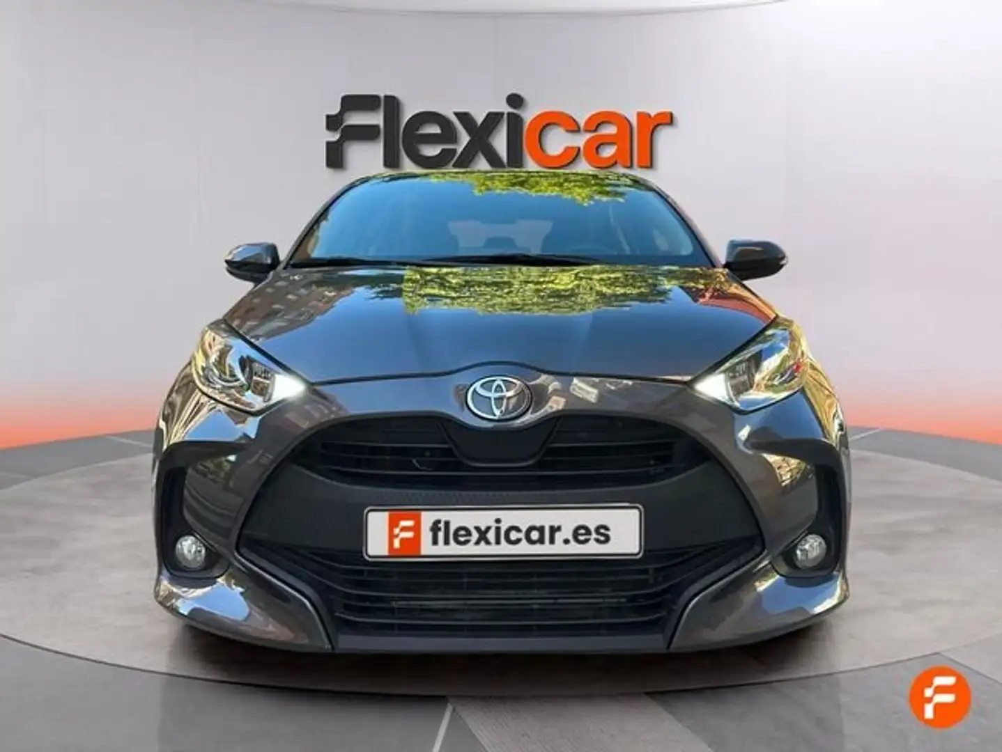 Toyota Yaris 120H 1.5 Active Plus Gris - 2