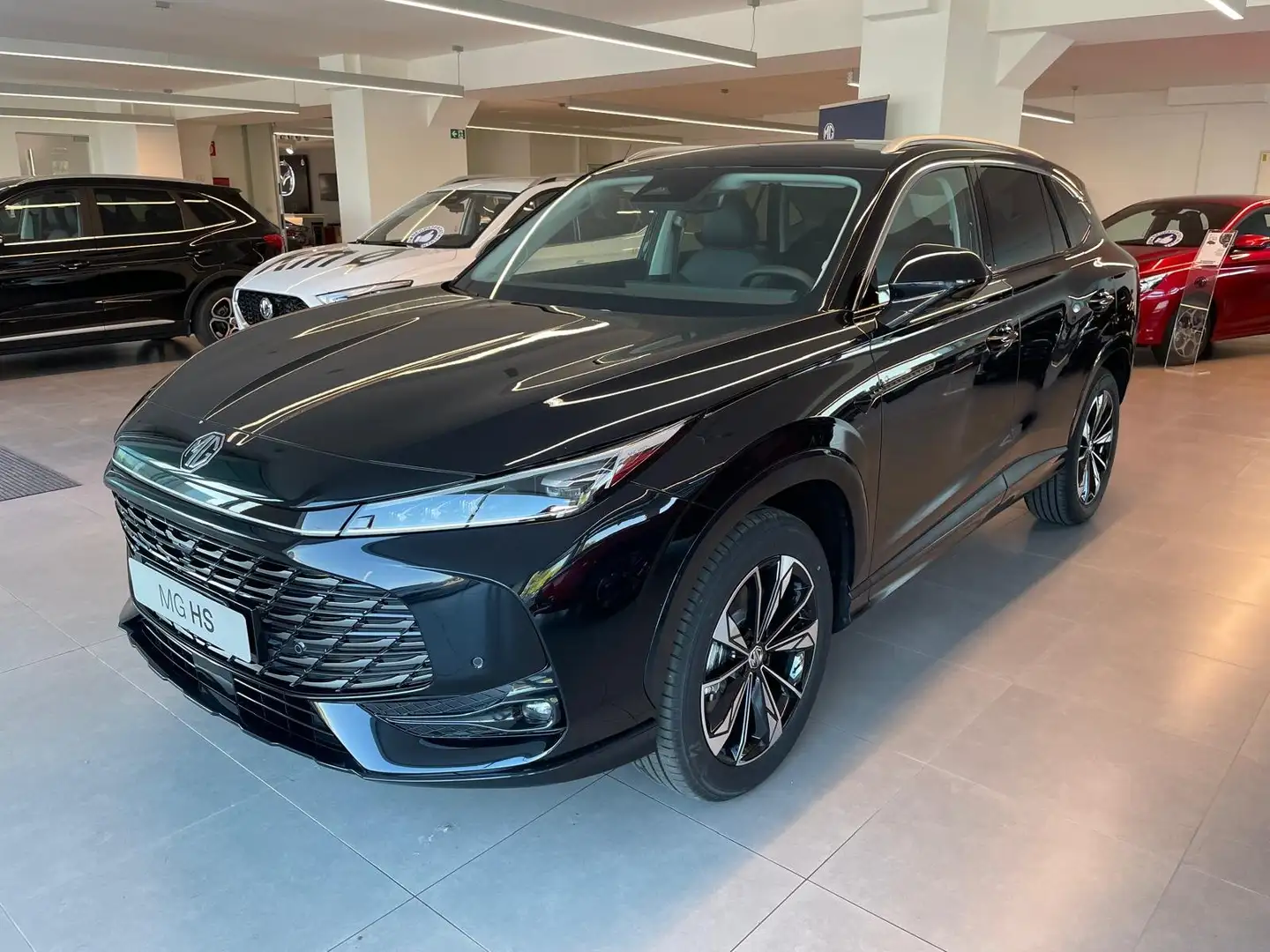 MG HS 1.5 IBRIDA 224cv LUXURY AUTOMATICO NUOVA Nero - 1