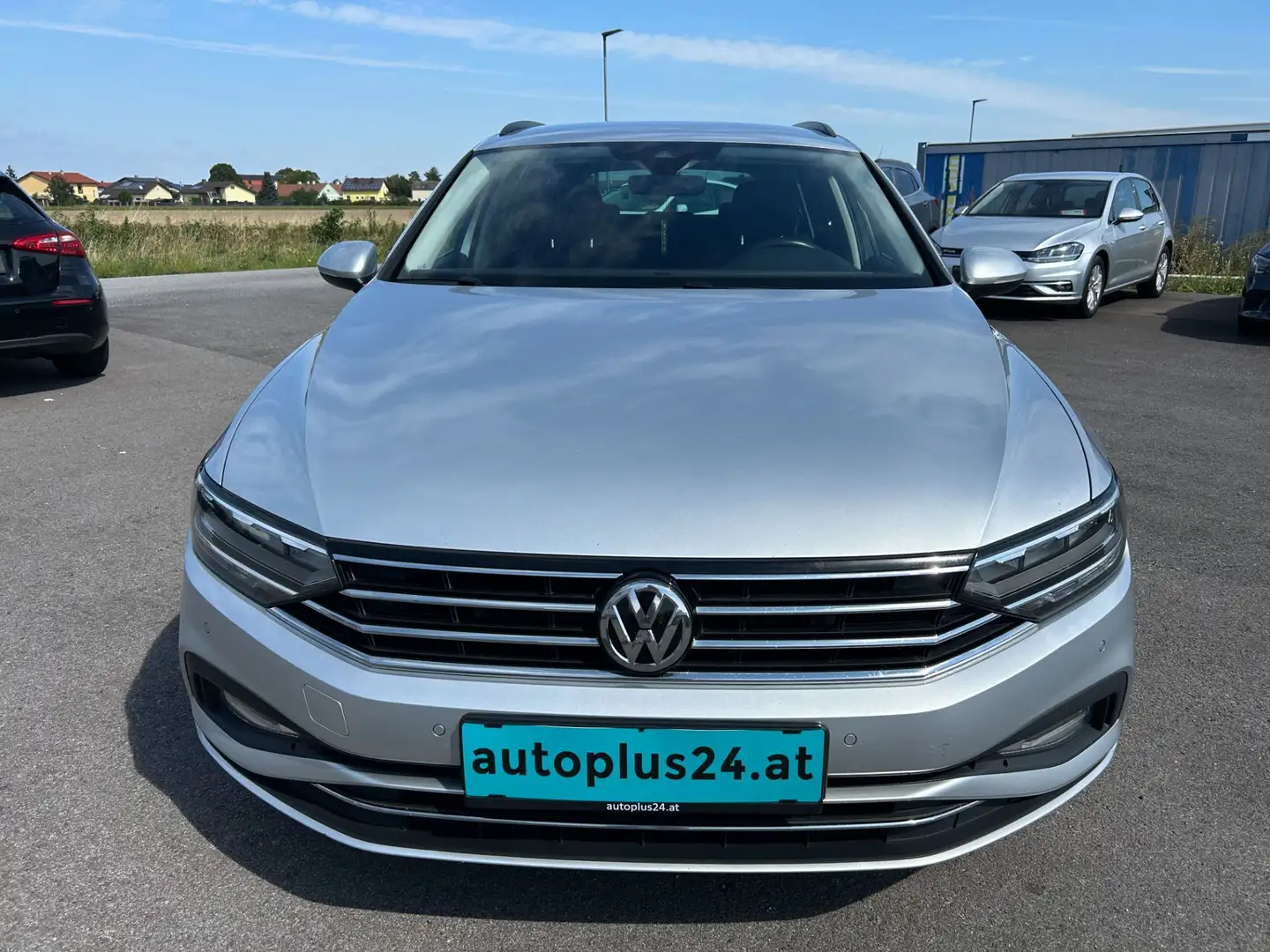 Volkswagen Passat Variant Business 2,0 SCR TDI DSG Grau - 2