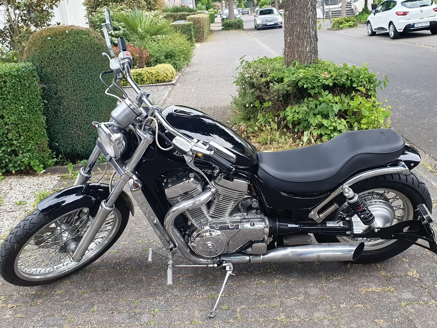 Suzuki VS 800 Intruder Schwarz - 2