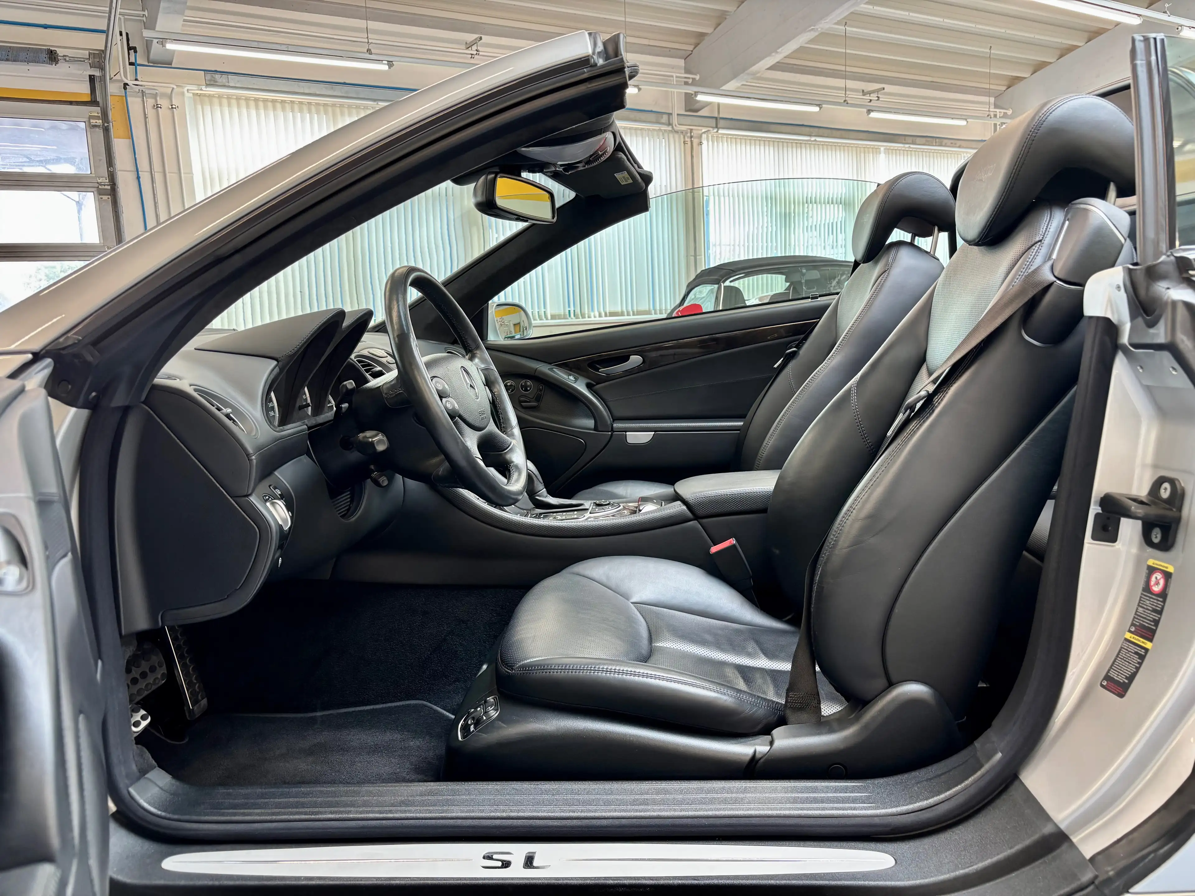 Mercedes-Benz SL 500 SL 500 DESIGNO BI-Xenon PDC Massage BOSE Vollausstattung 2.Hand — photo 11