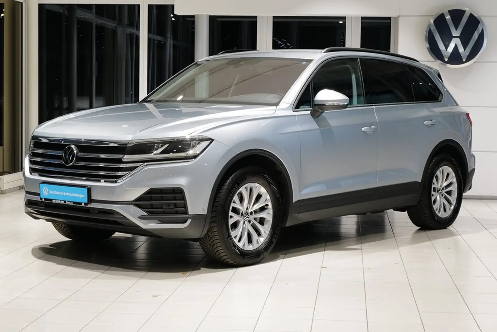 Volkswagen Touareg 3.0TDI 4Motion Reserverad Leder AHK Luft Silver - 2