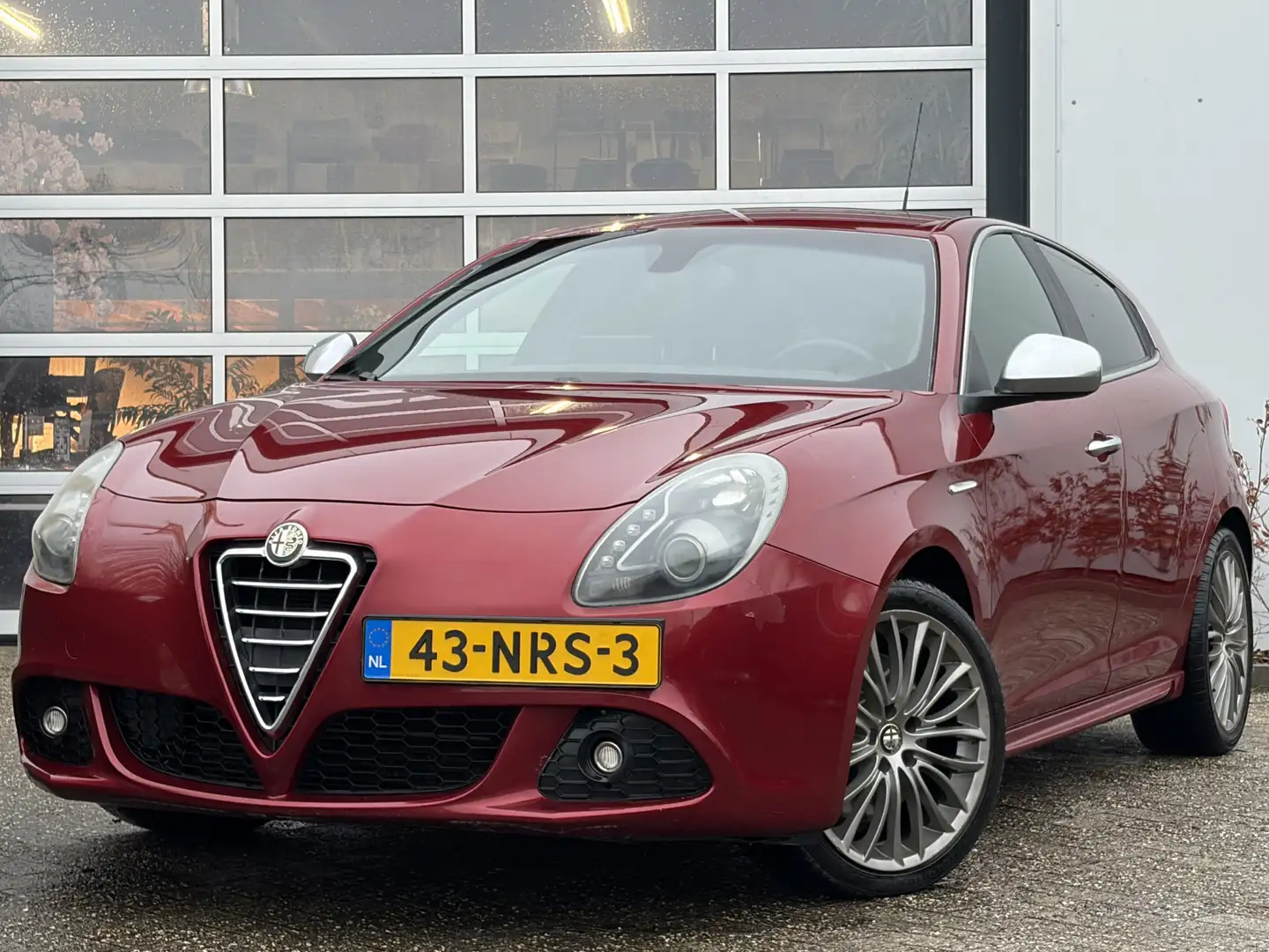 Alfa Romeo Giulietta 1.4 T Distinctive 170pk | APK tot 17-11-2026! | Ni Rood - 1