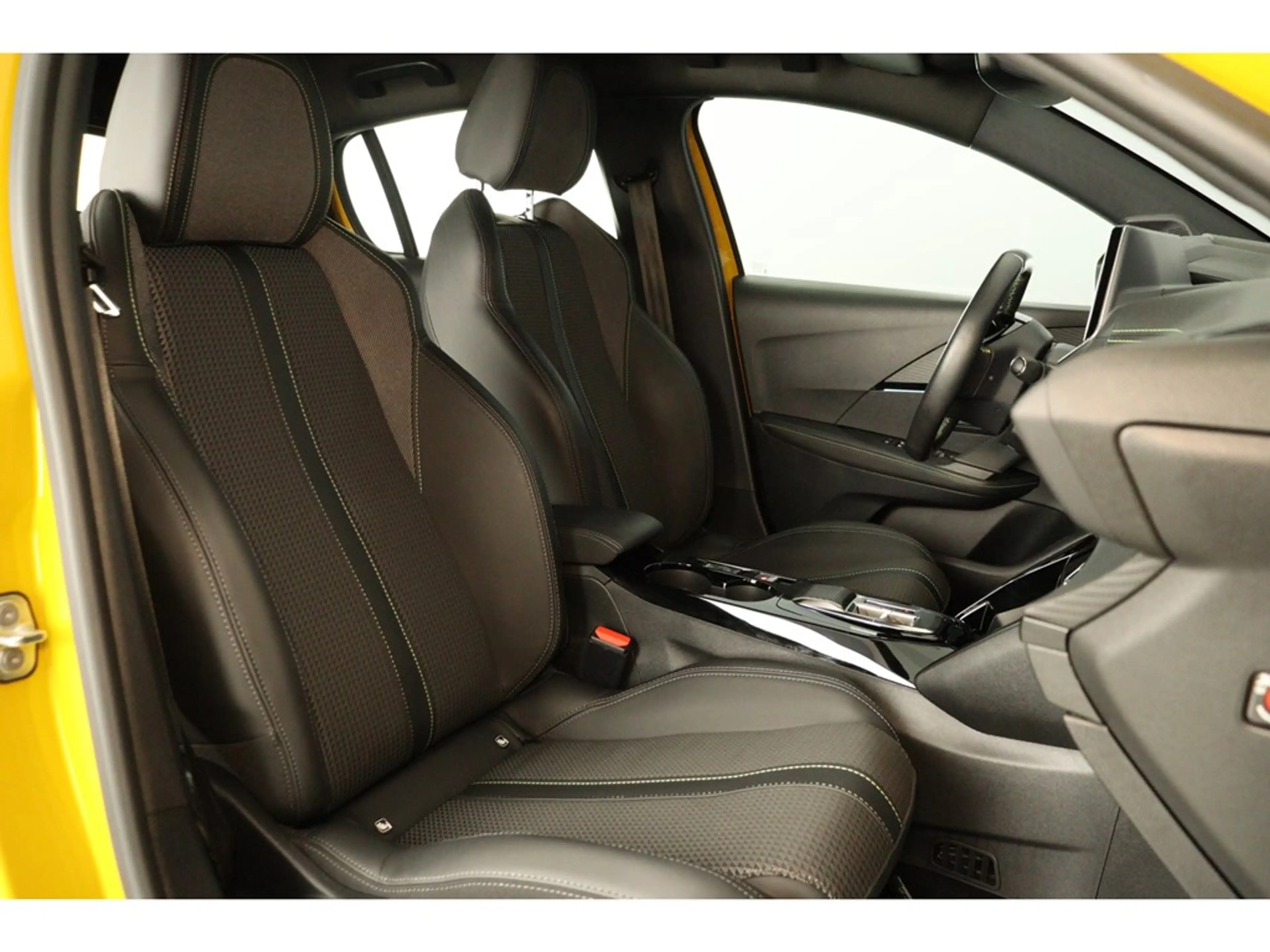 Peugeot e-208 136pk GT-Line — photo 11