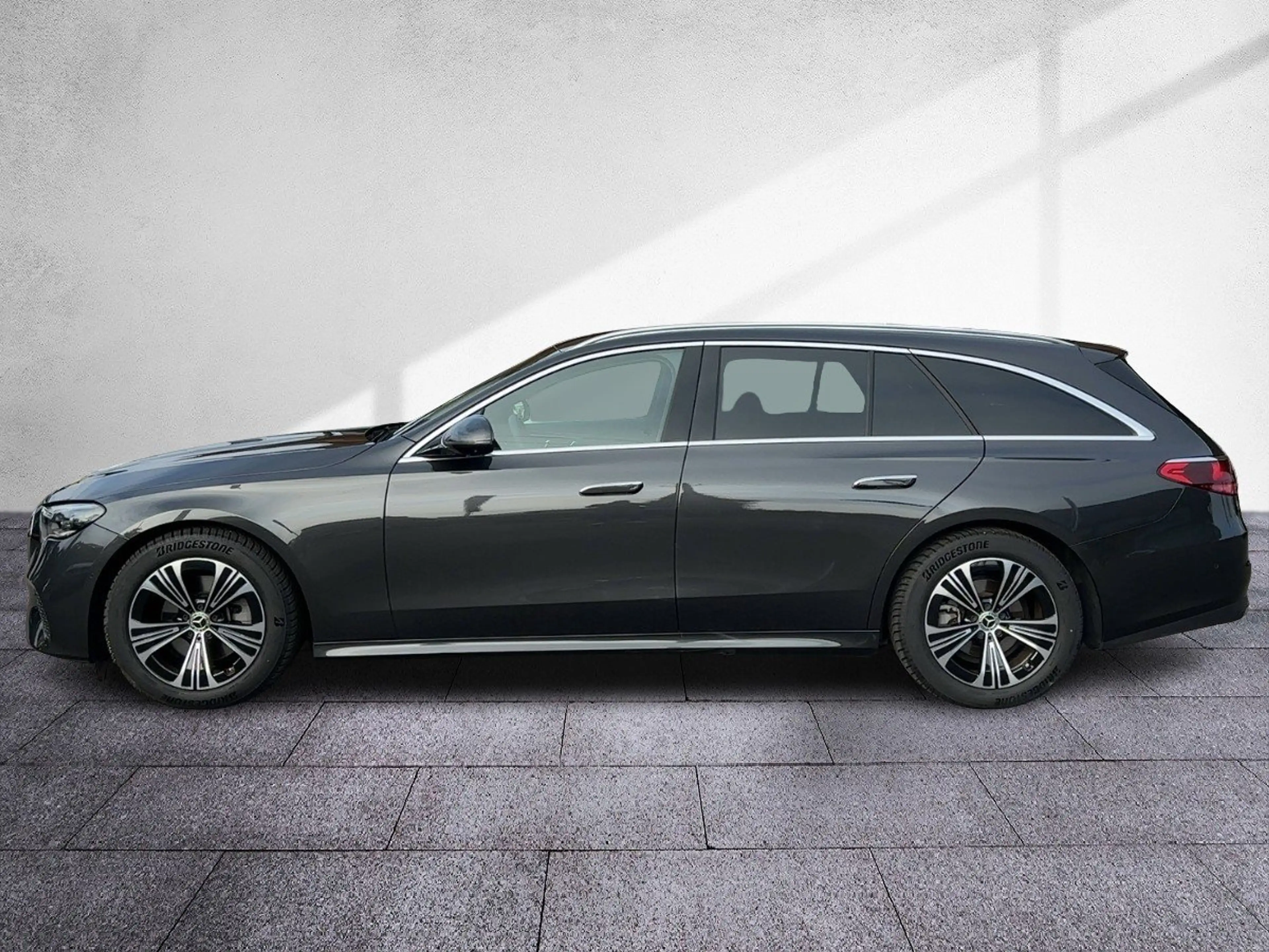 Mercedes-Benz E 220 d 4M T AVANTGARDE NP: 85.384 ADVANCED+ AHV — photo 3