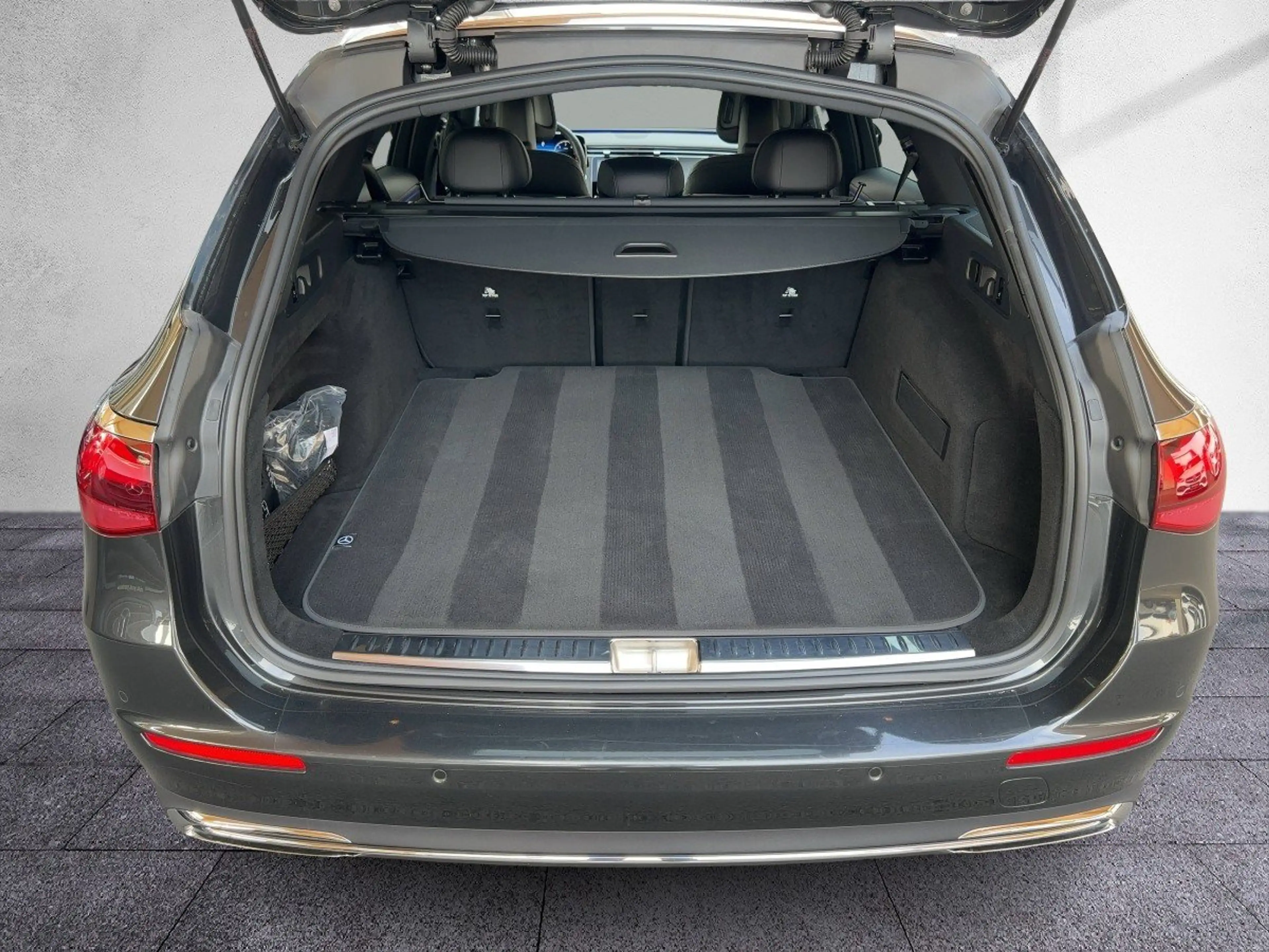 Mercedes-Benz E 220 d 4M T AVANTGARDE NP: 85.384 ADVANCED+ AHV — photo 7
